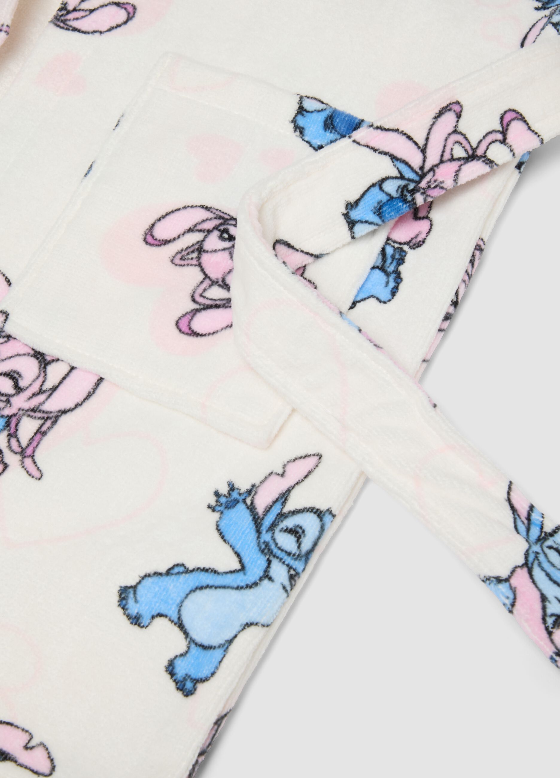 White 100% cotton girls&rsquo; bathrobe with Lilo & Stitch pattern