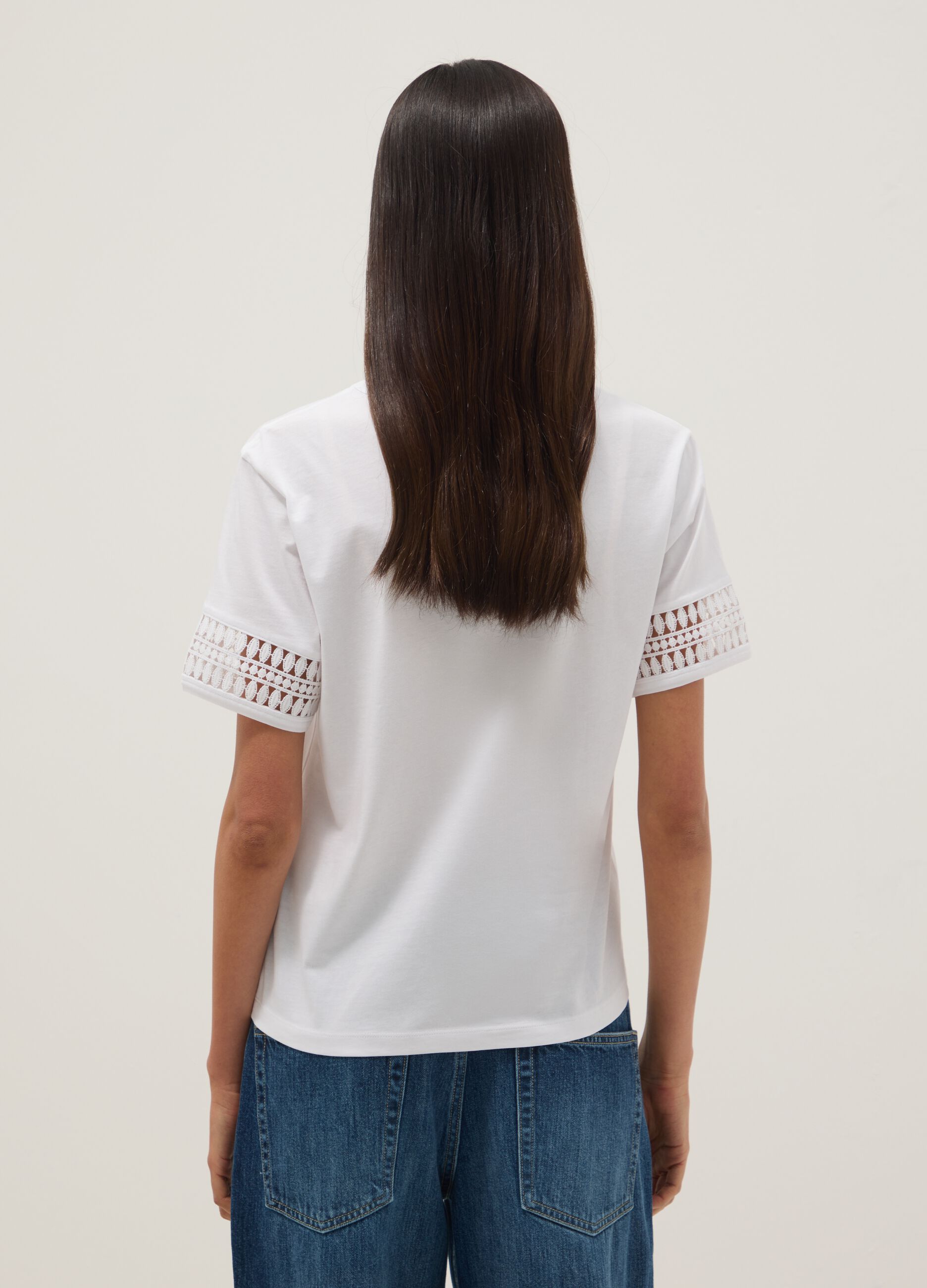 White pure cotton T-shirt with lace sleeves