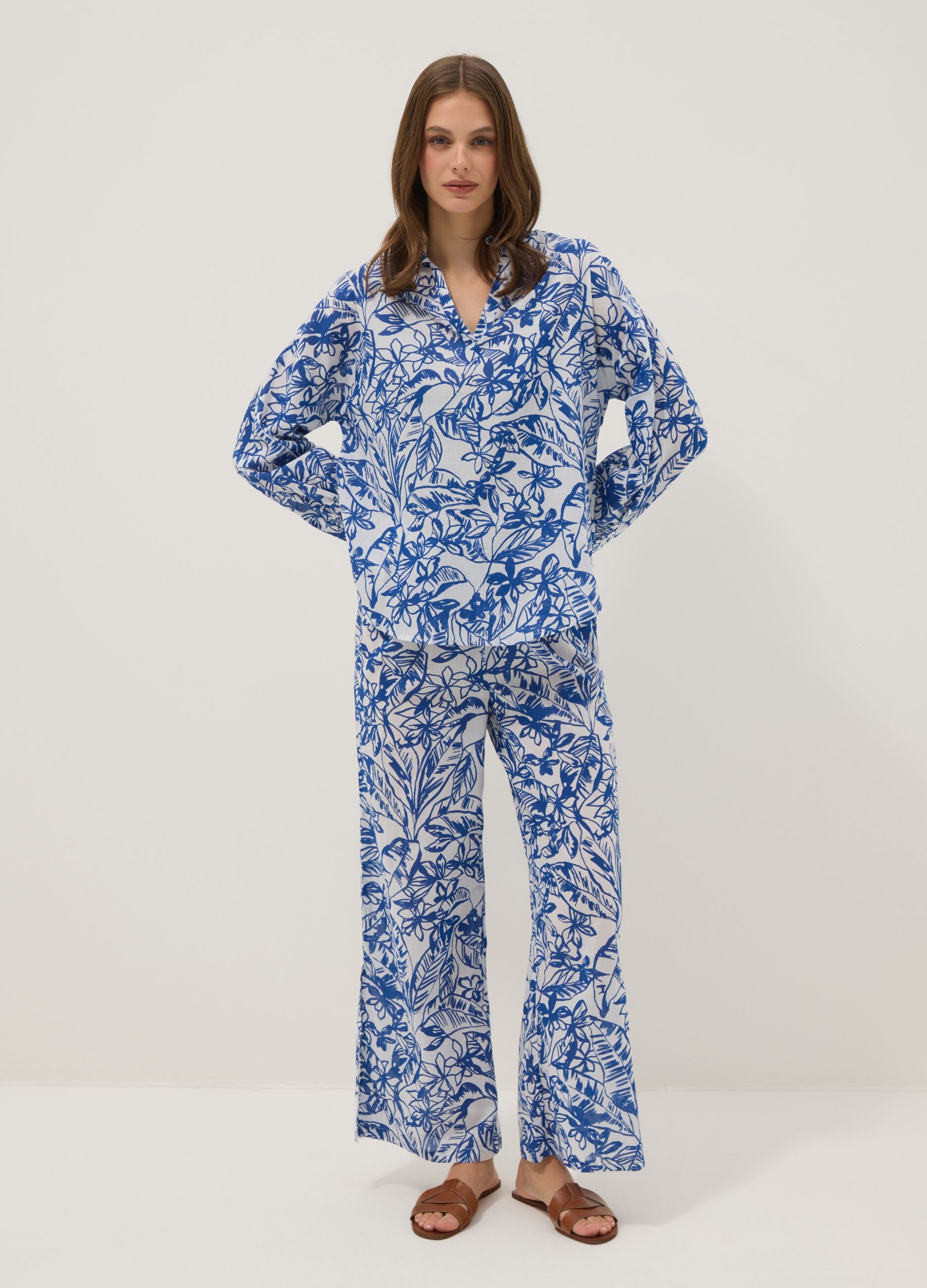 Blue and white organic cotton kaftan with tropical print