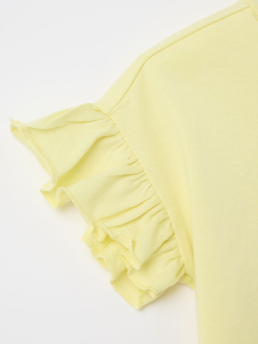 T-shirt gialla in cotone con stampa e volant _2