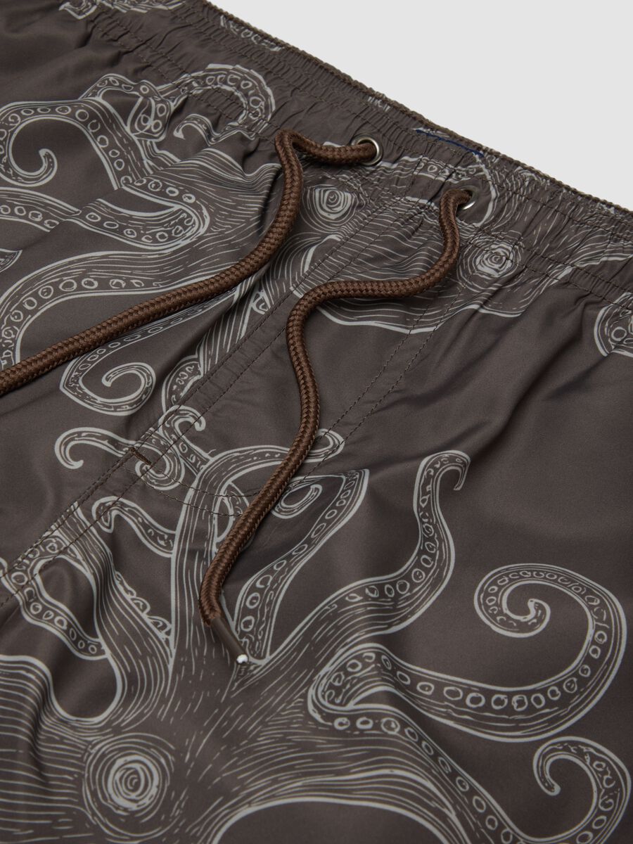 Brown swim shorts with all-over print_6