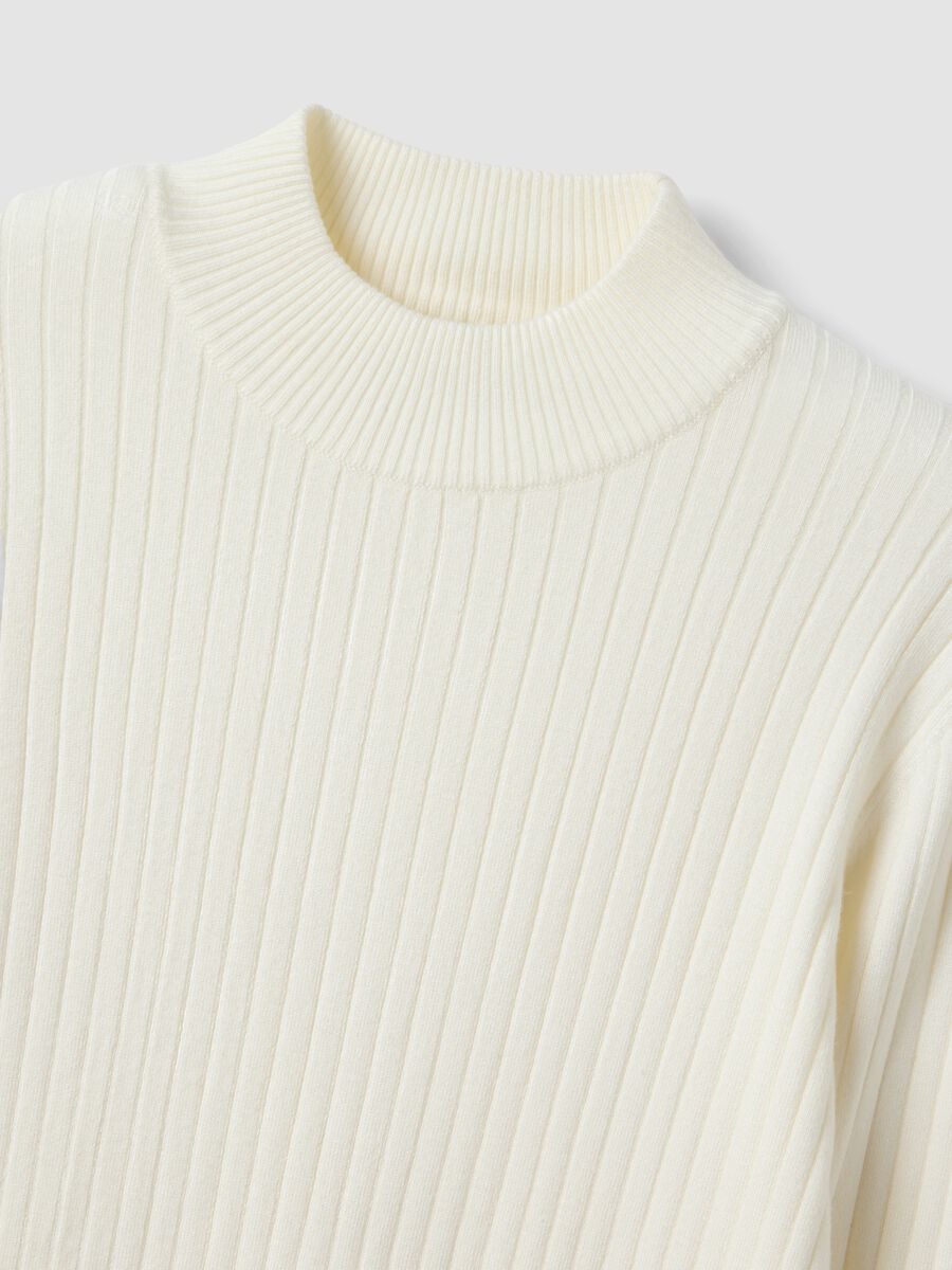 White fitted ribbed viscose-blend top with high neck_5