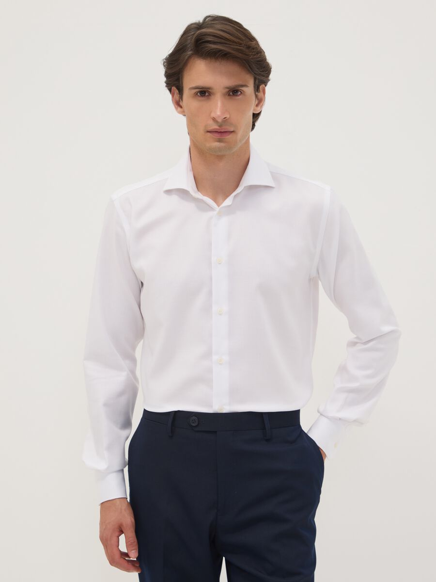 White slim-fit pure cotton shirt with cutaway collar_0