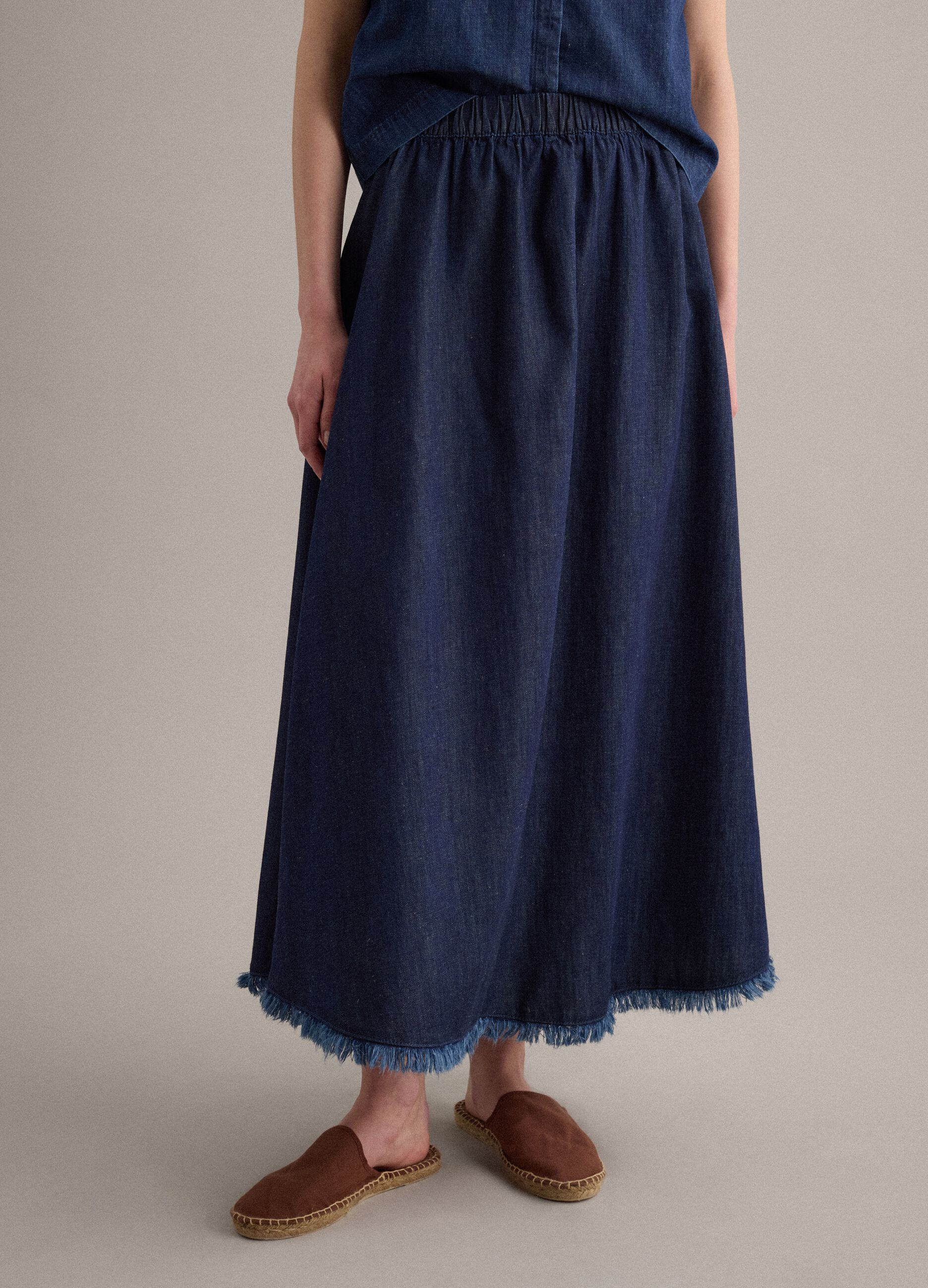 Denim skirt in cotton, linen and viscose blend with elasticated waist