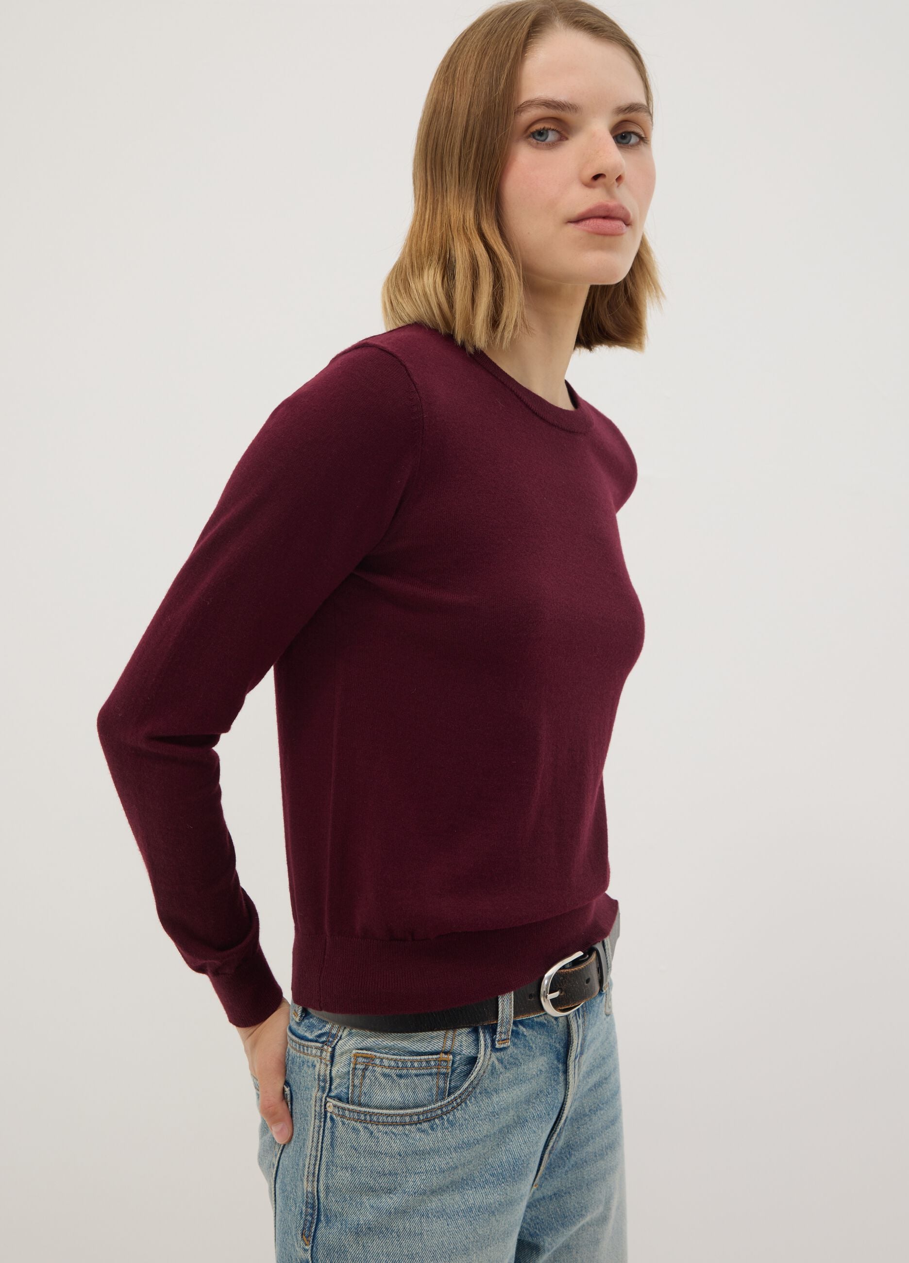 Burgundy crew-neck wool-blend jumper, regular fit
