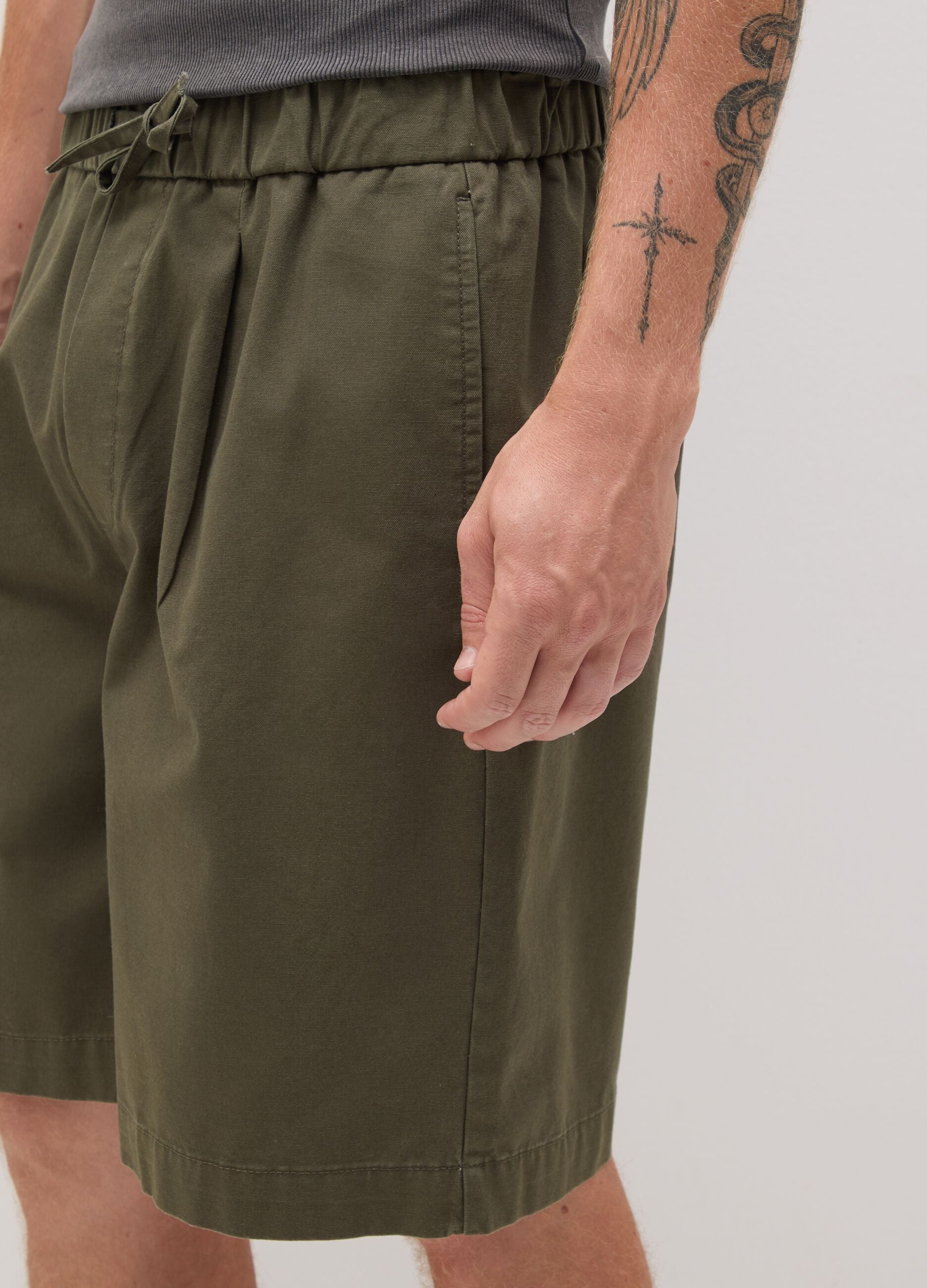 Men's green baggy shorts in 100% cotton