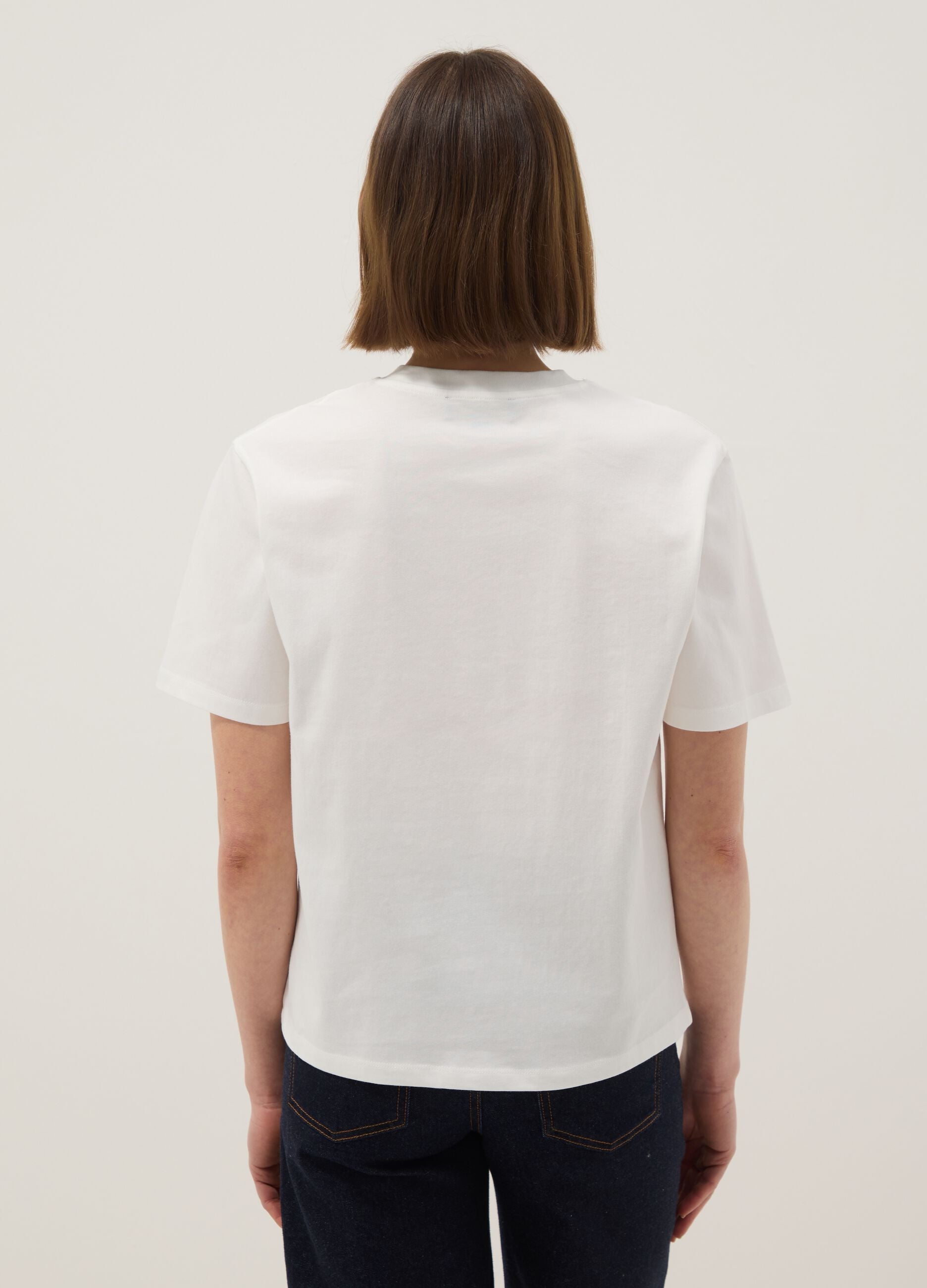 White short sleeve pure cotton regular fit T-shirt with decorations
