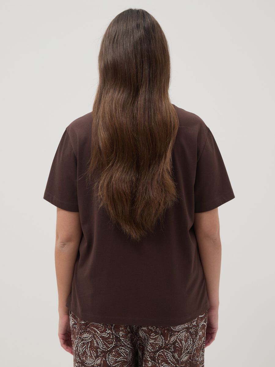 Brown pure cotton regular fit t-shirt with applied flower_2