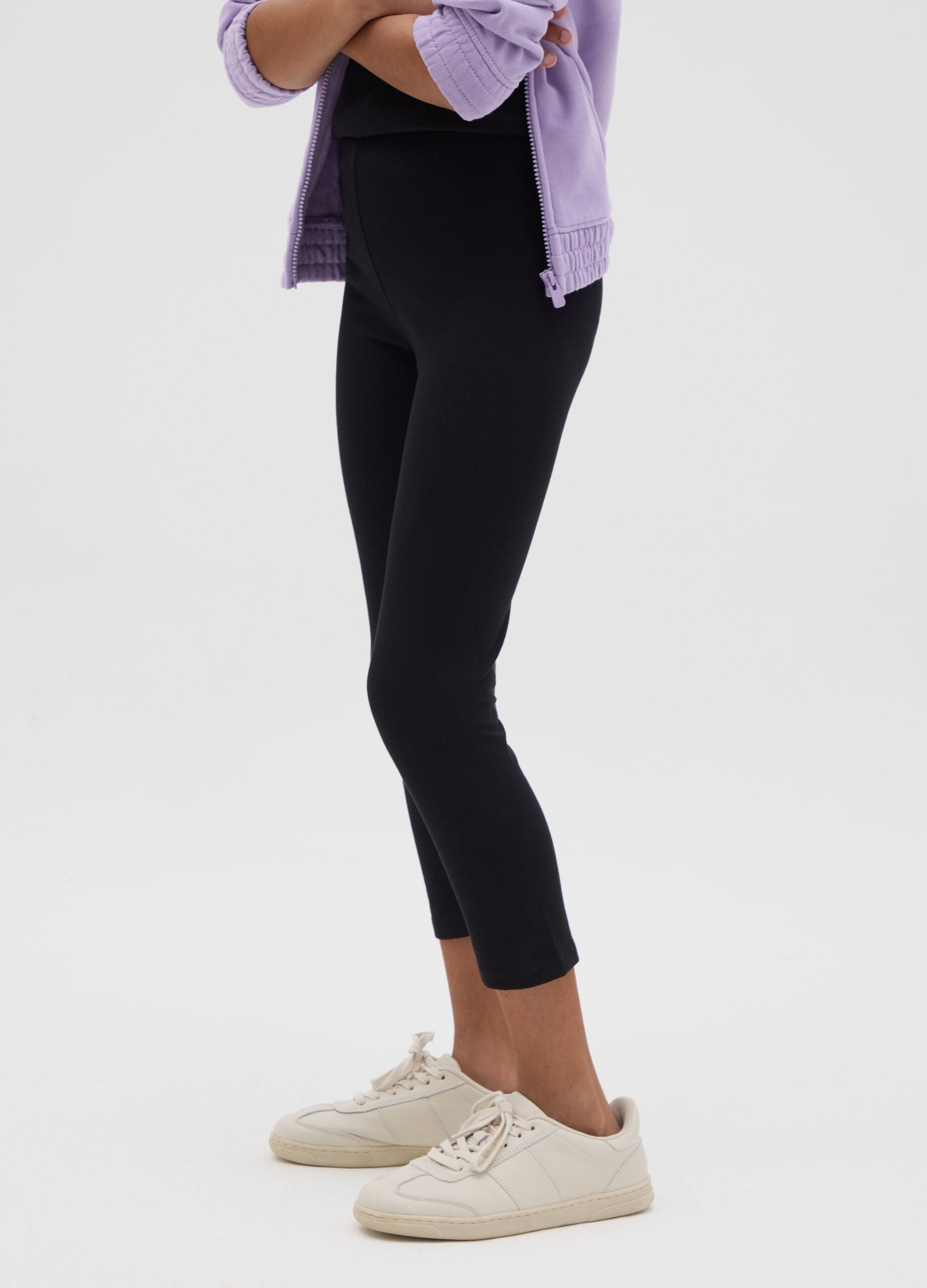 Black three-quarter stretch leggings