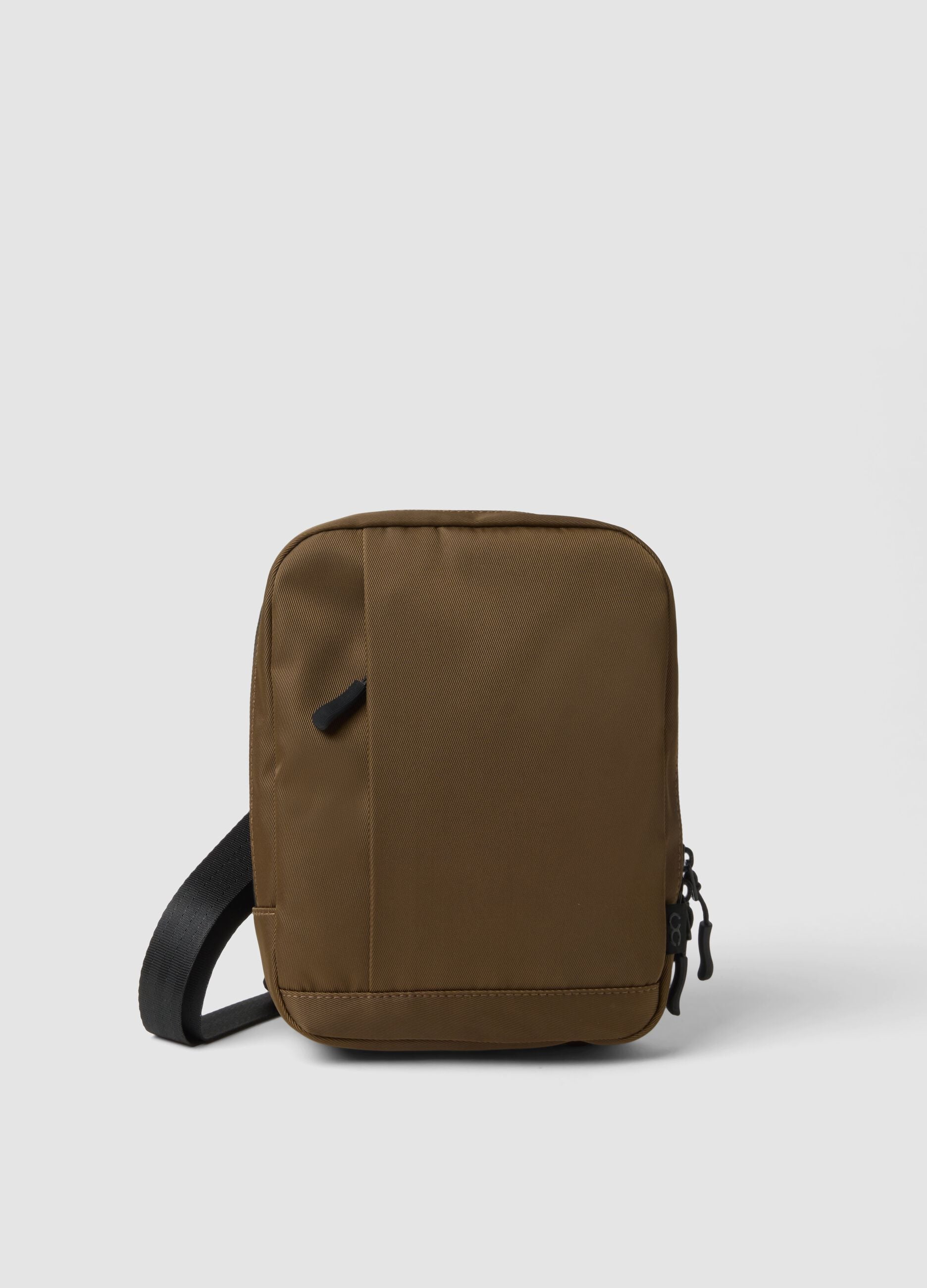 Brown water-repellent crossbody pouch with zip