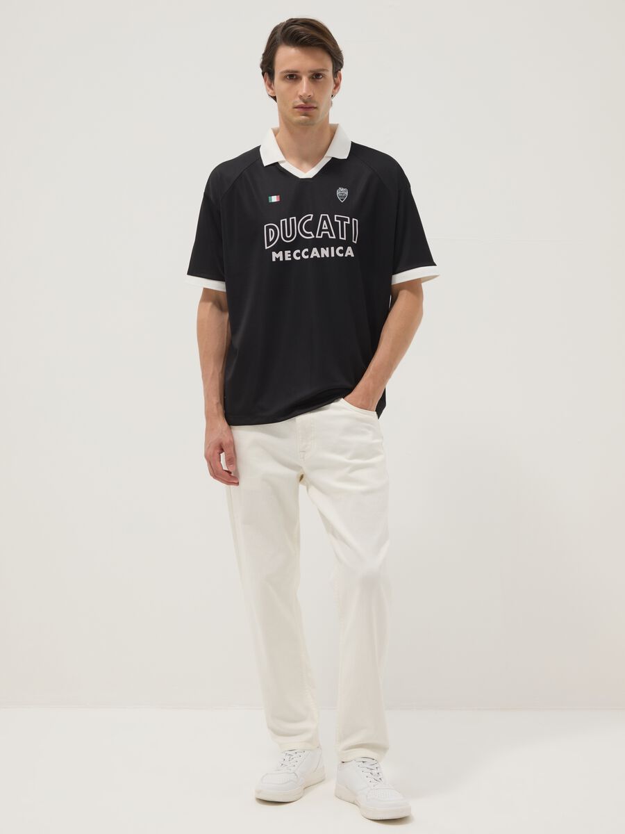 T-shirt nera con colletto a contrasto e scritta Ducati regular fit_1