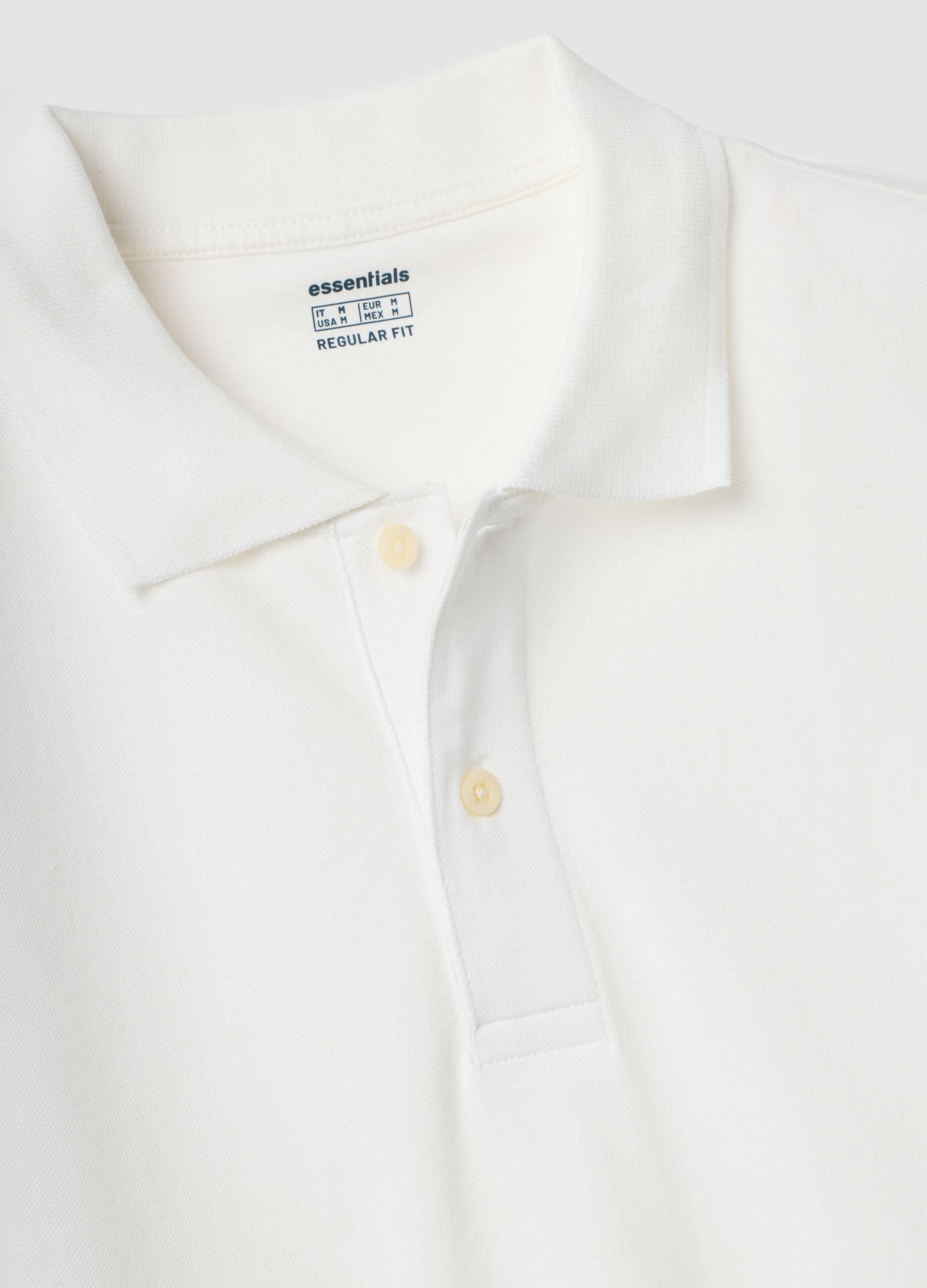 White pure cotton piqu&eacute; polo shirt with classic collar, regular fit
