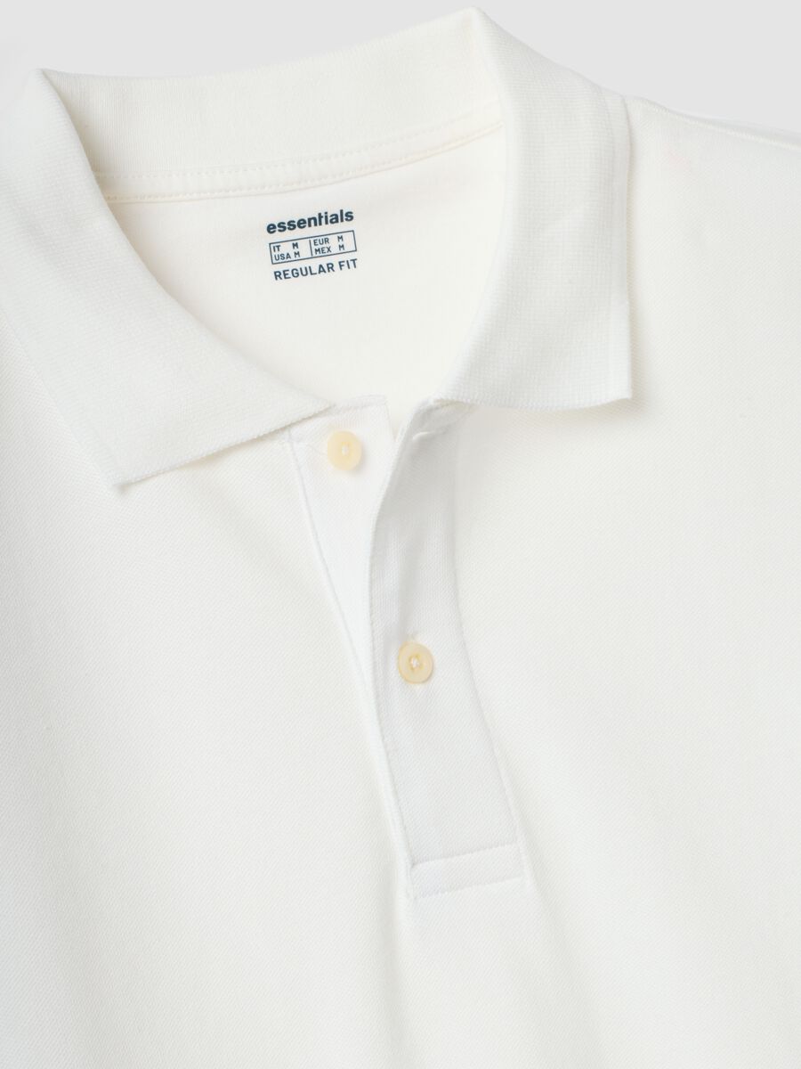 White pure cotton piqu&eacute; polo shirt with classic collar, regular fit_2