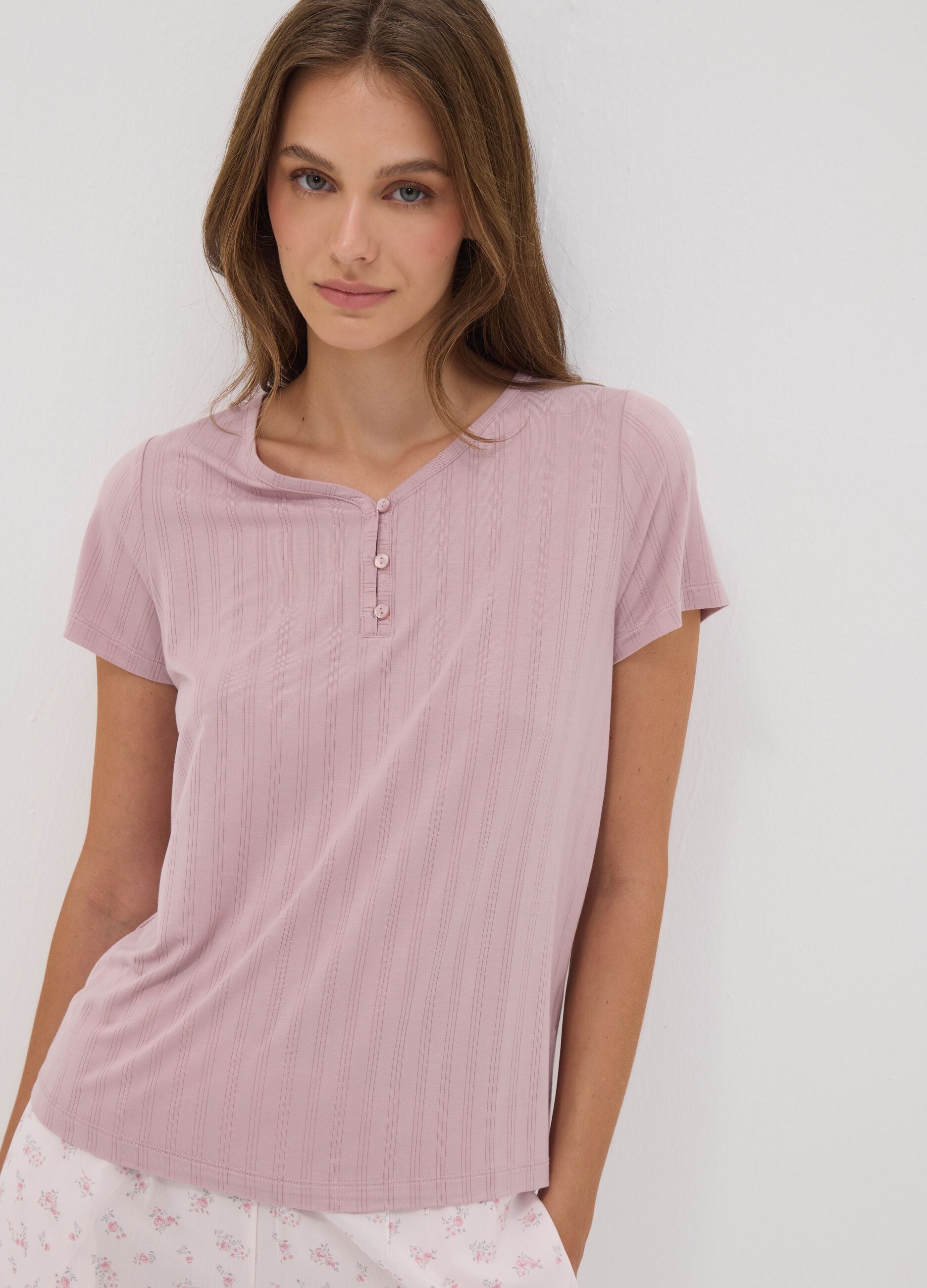 Purple stretch viscose pyjama T-shirt with V-neck