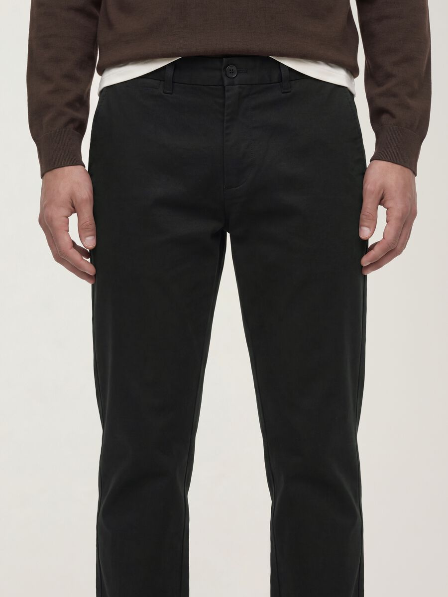 Black slim-fit chino trousers in lyocell and stretch cotton_3
