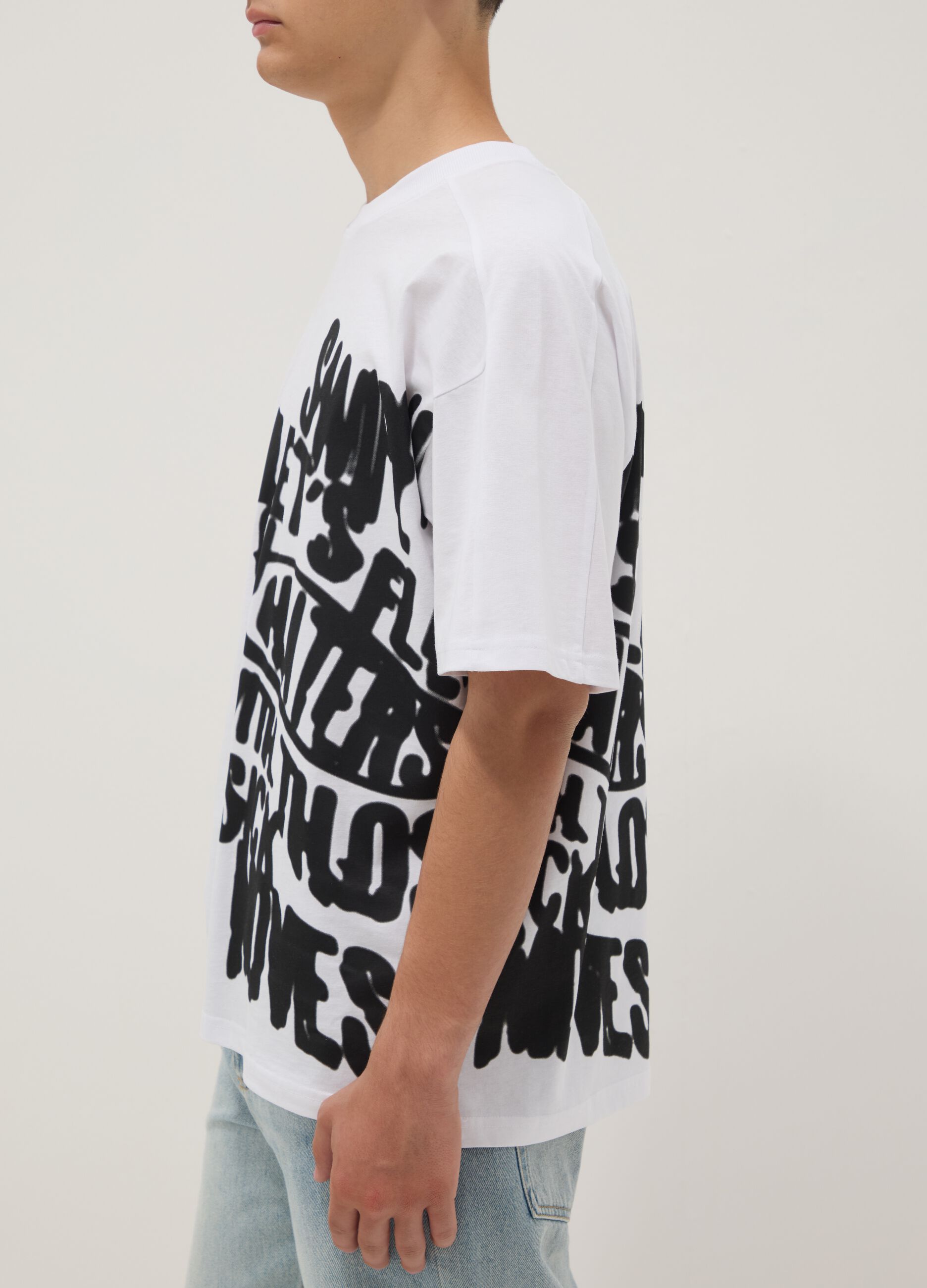 Boys&rsquo; white 100% cotton oversized T-shirt with print