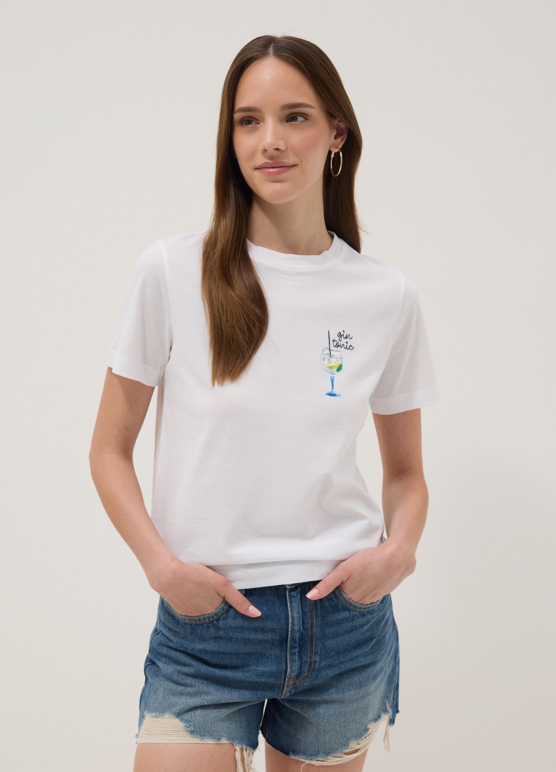 White pure cotton T-shirt with print, regular fit