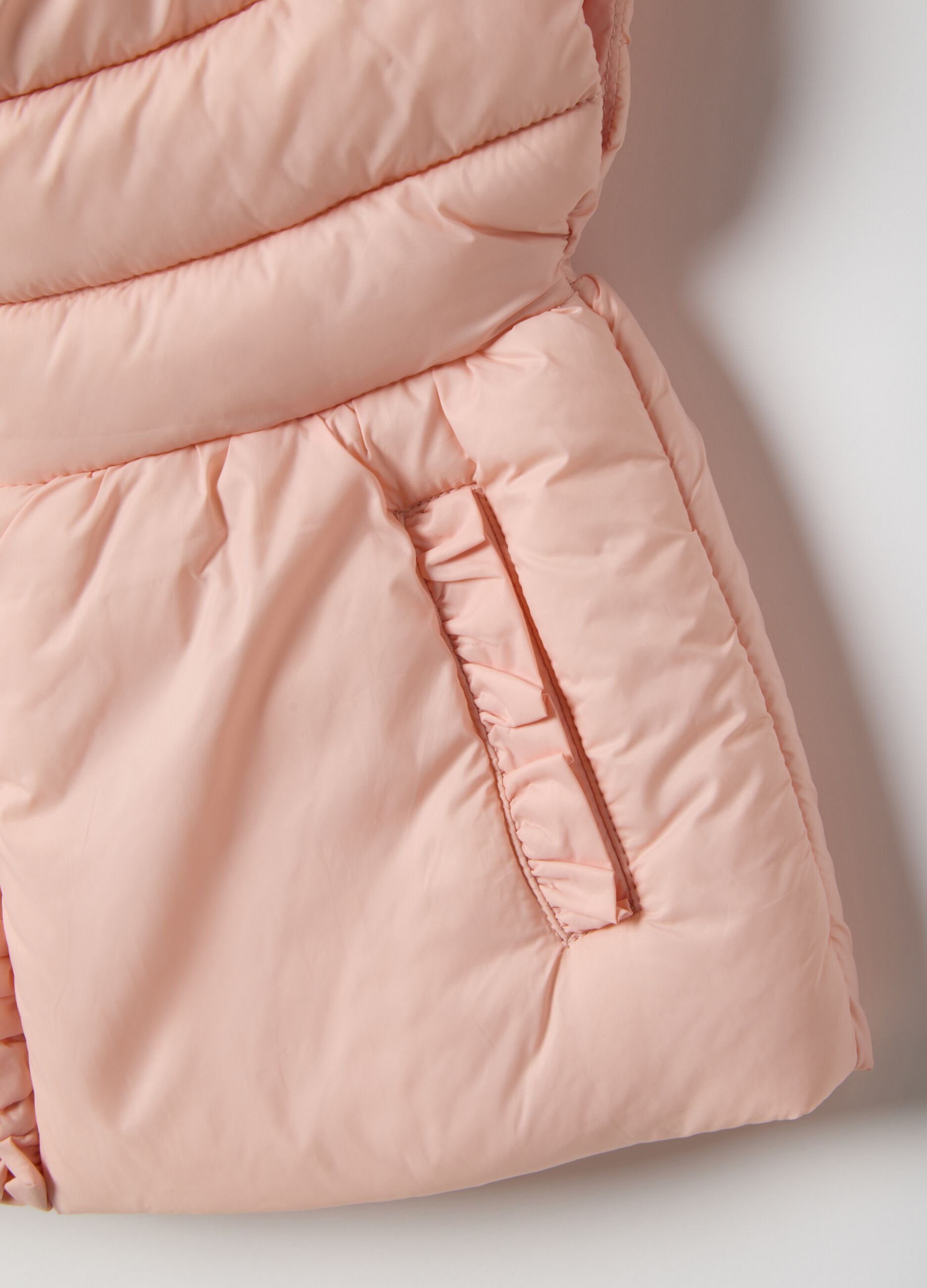 Pink padded vest for little girl with regular fit
