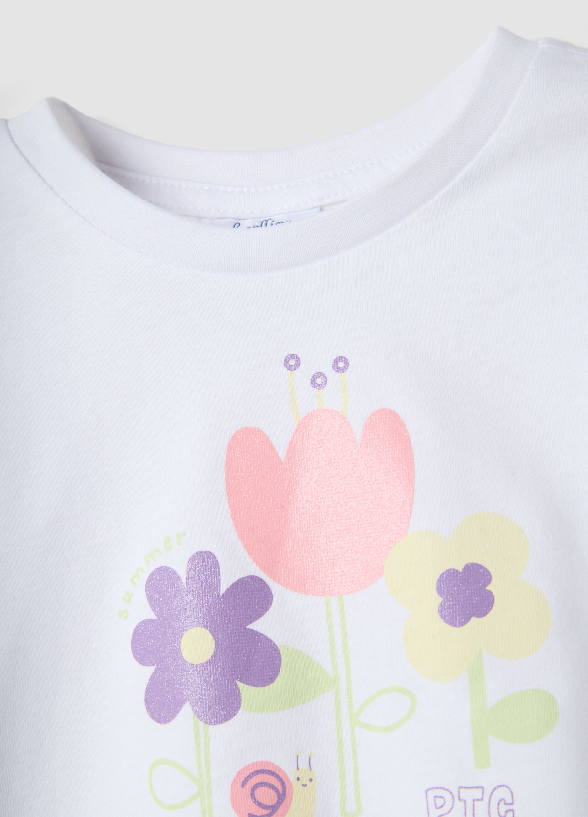 Pure cotton white girl's T-shirt regular fit with print