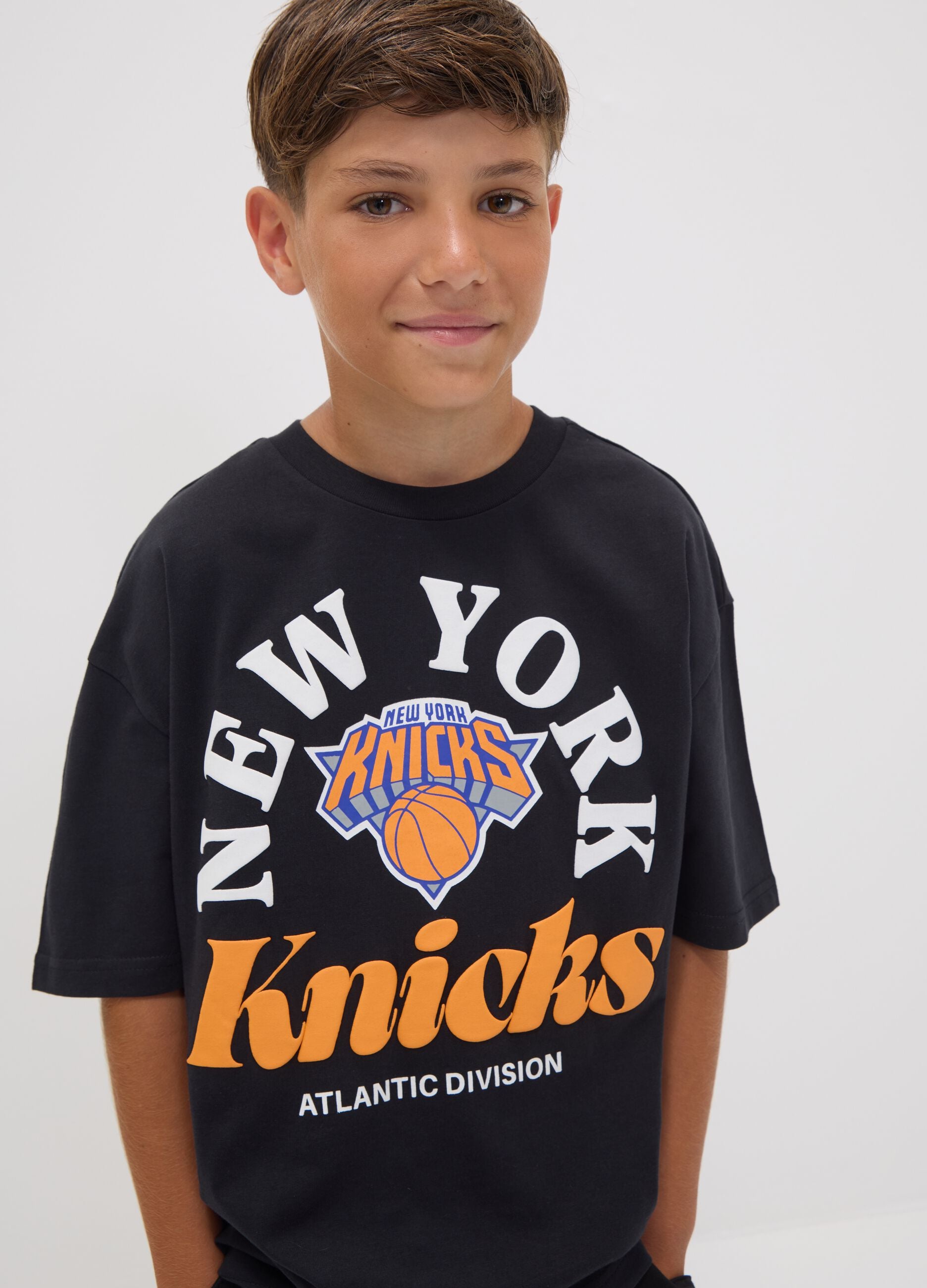 Black pure cotton T-shirt with New York Knicks print for boys