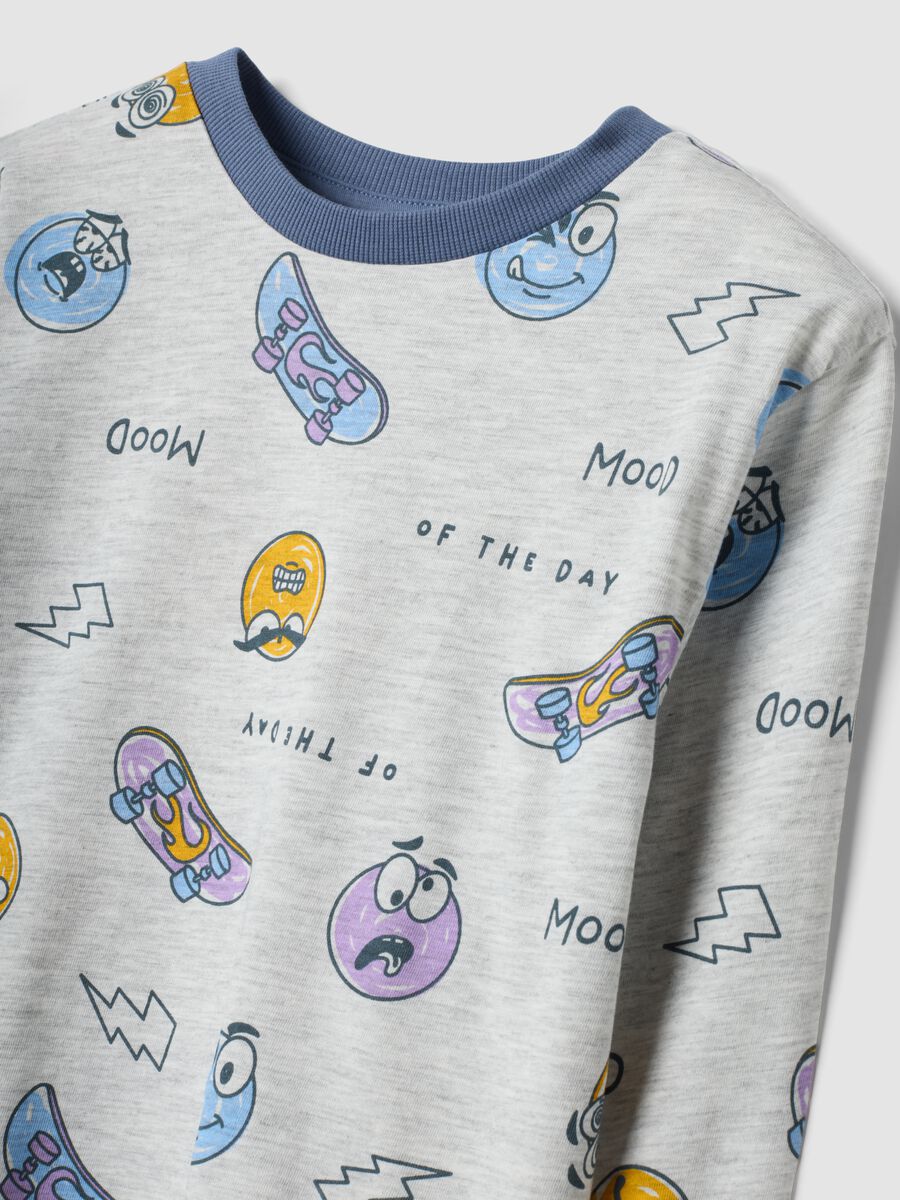 Grey organic cotton jersey pyjamas with all-over print for boys_2