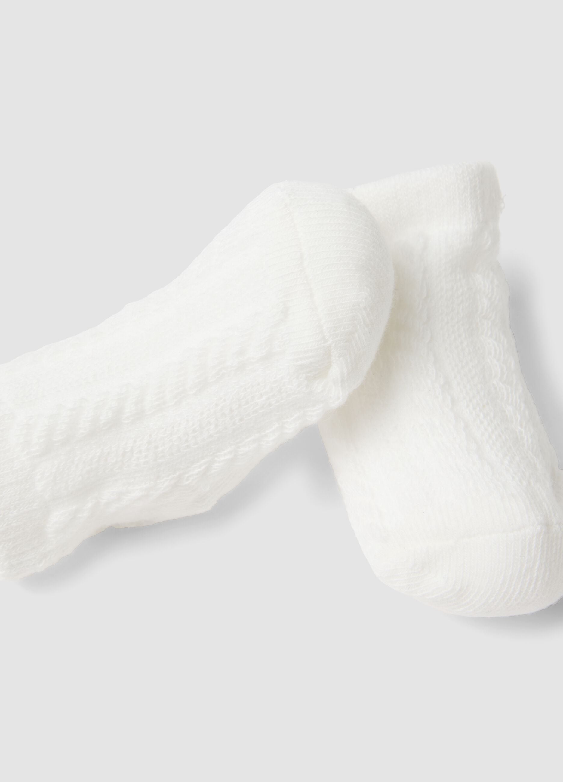 White organic cotton-blend baby girl booties with bow