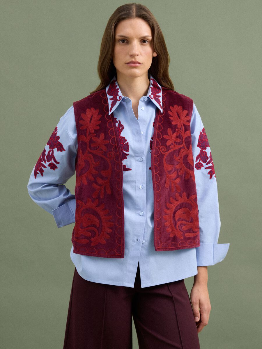 Red pure cotton gilet with floral embroidery_2
