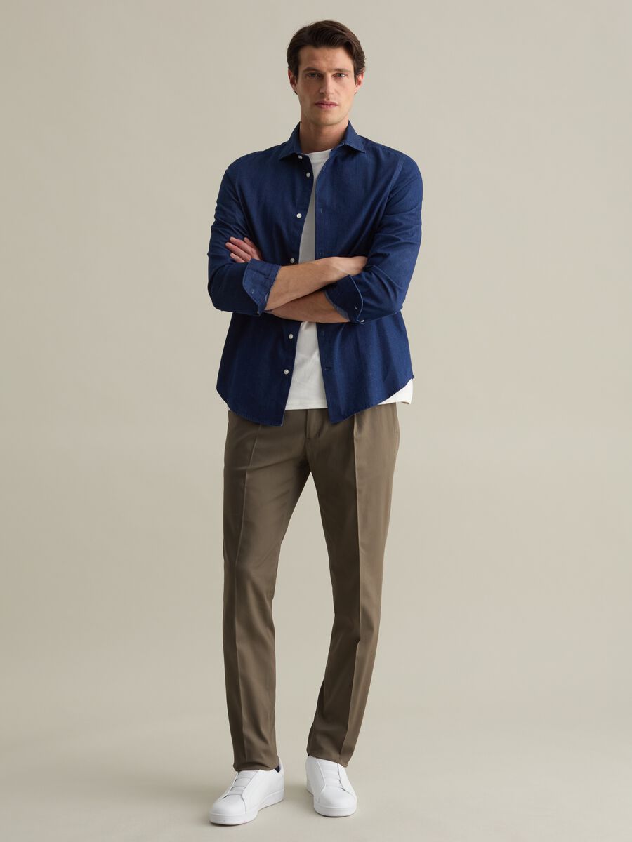 Contemporary chino trousers with darts_1