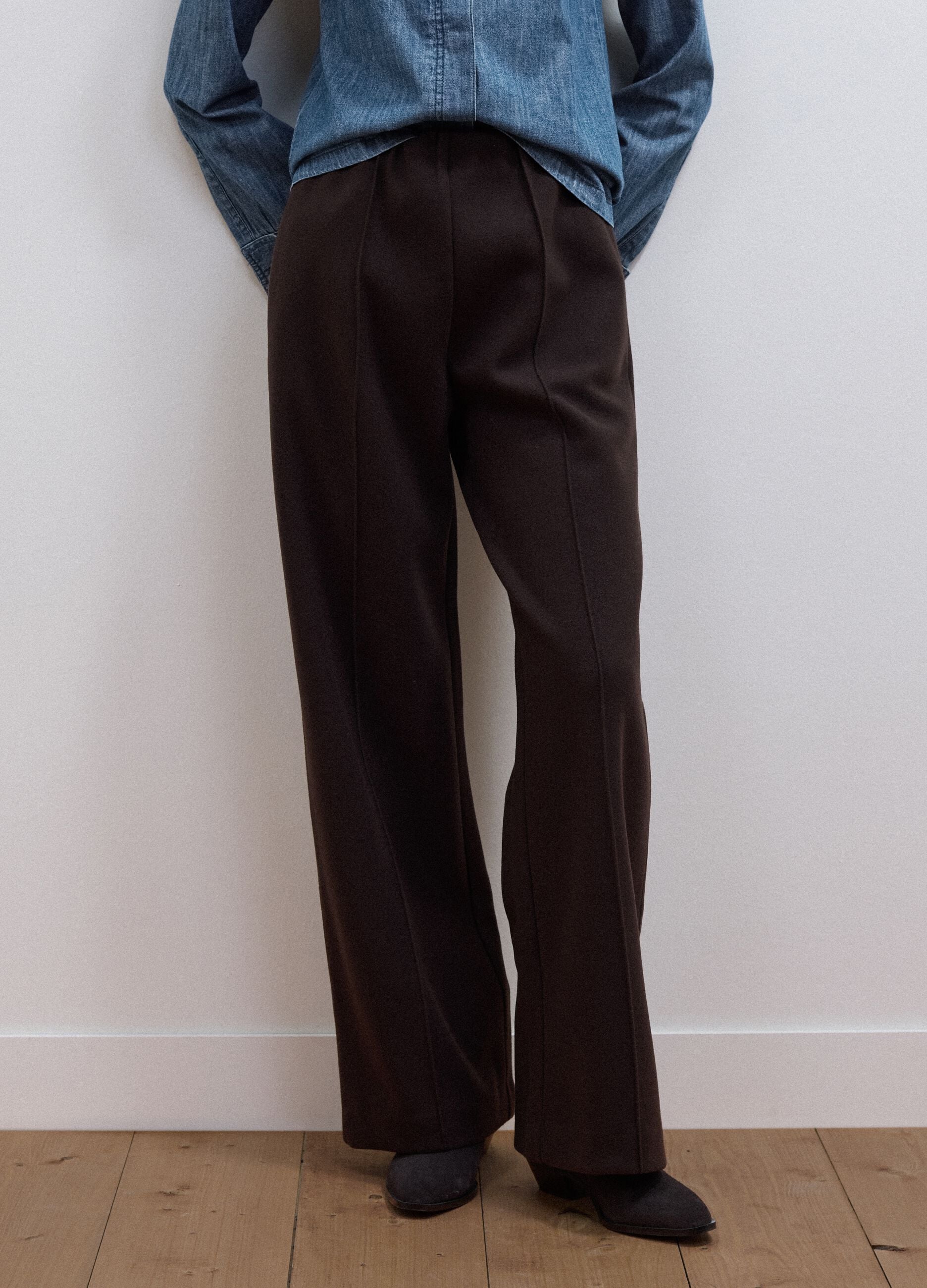 Brown viscose-blend tailored trousers with a baggy fit
