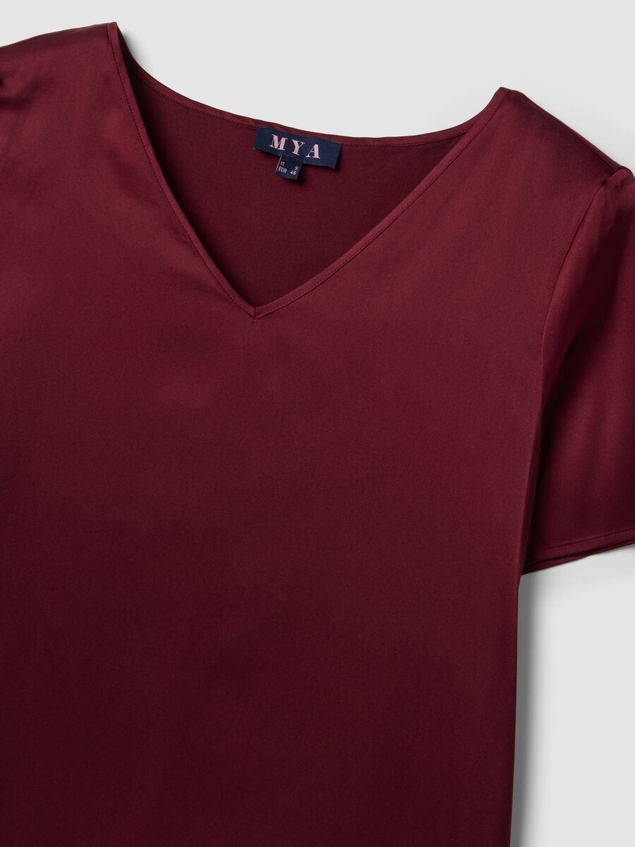 Red satin V-neck blouse in stretch fabric, regular fit_6