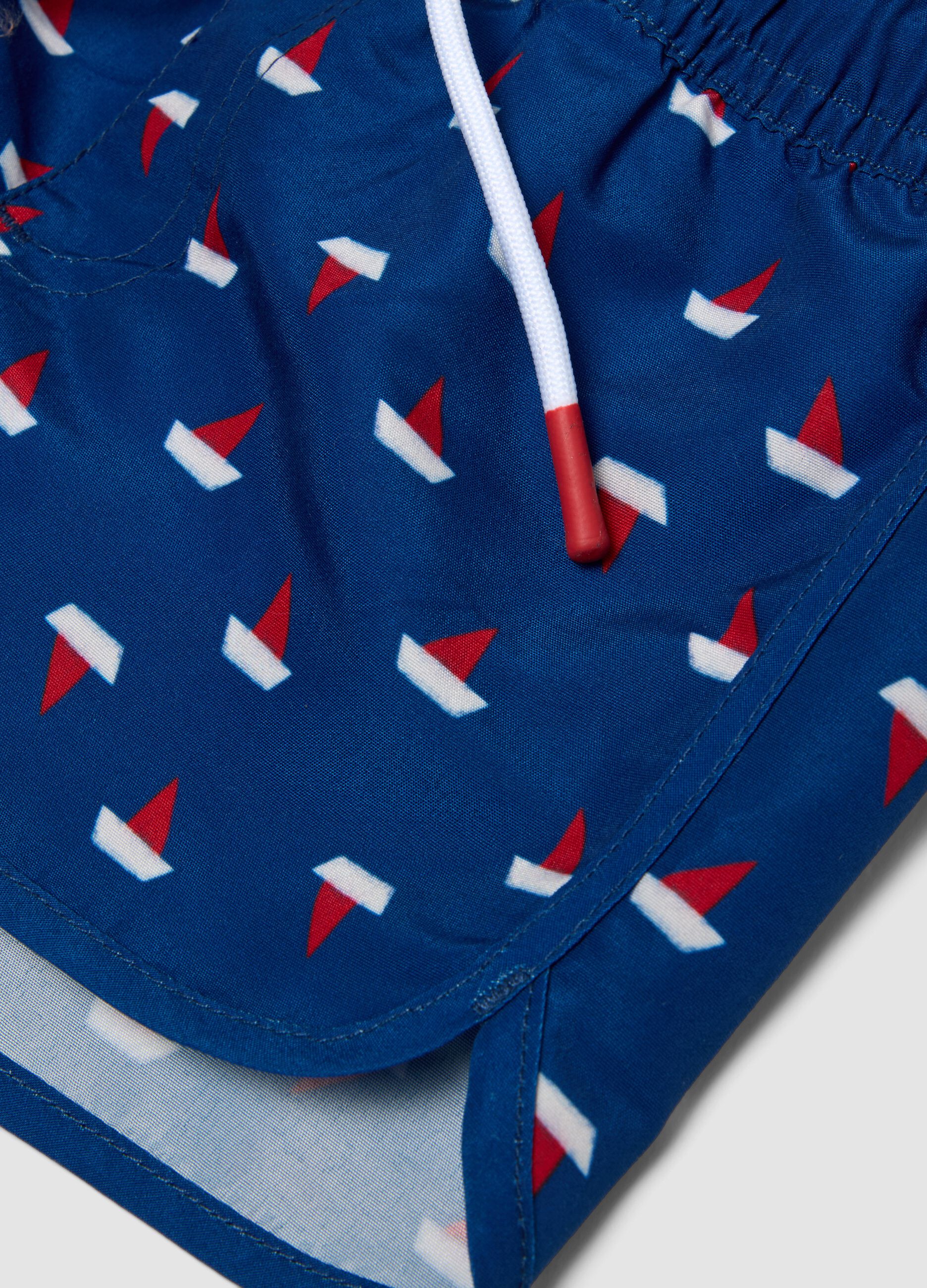 Costume boxer blu con stampa barchette per bimbo