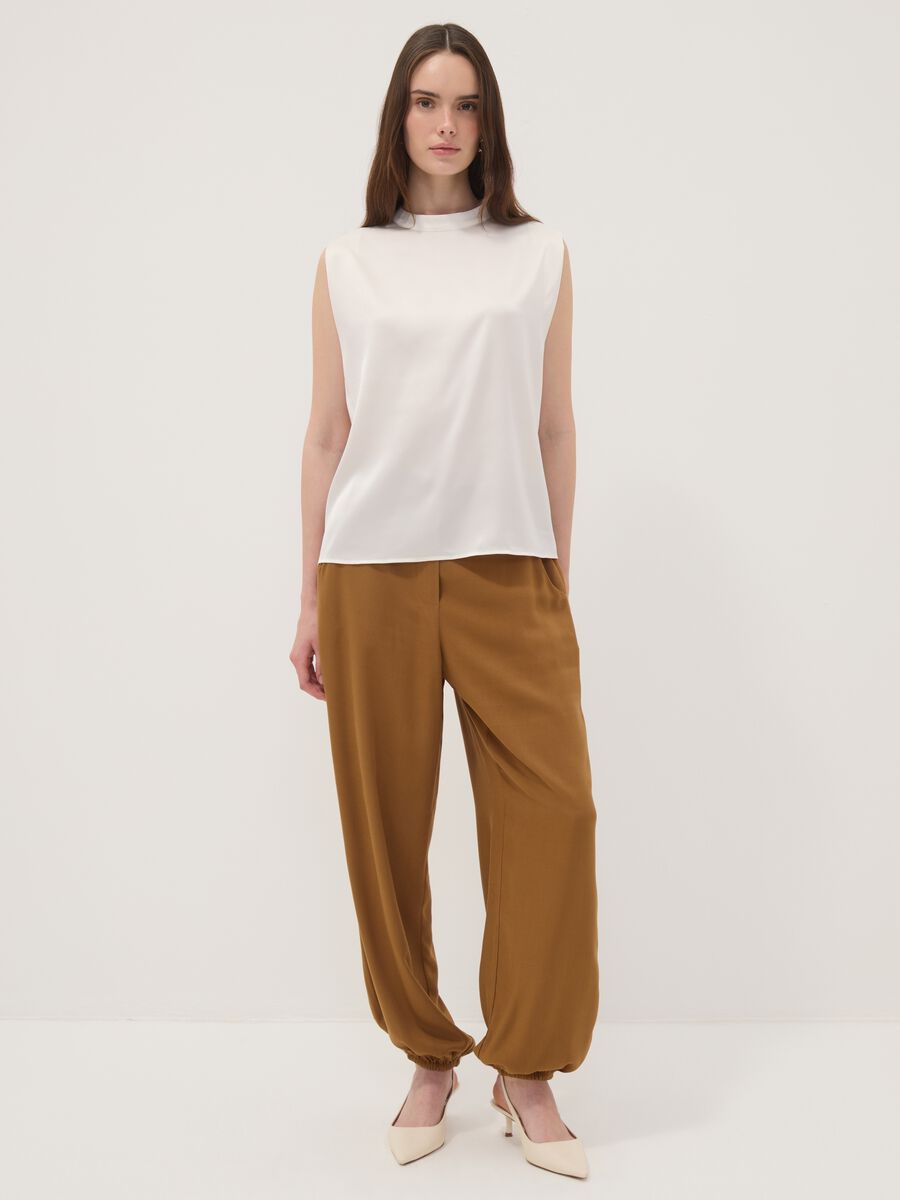 Brown pure viscose trousers with elasticated cuffs, regular fit_0