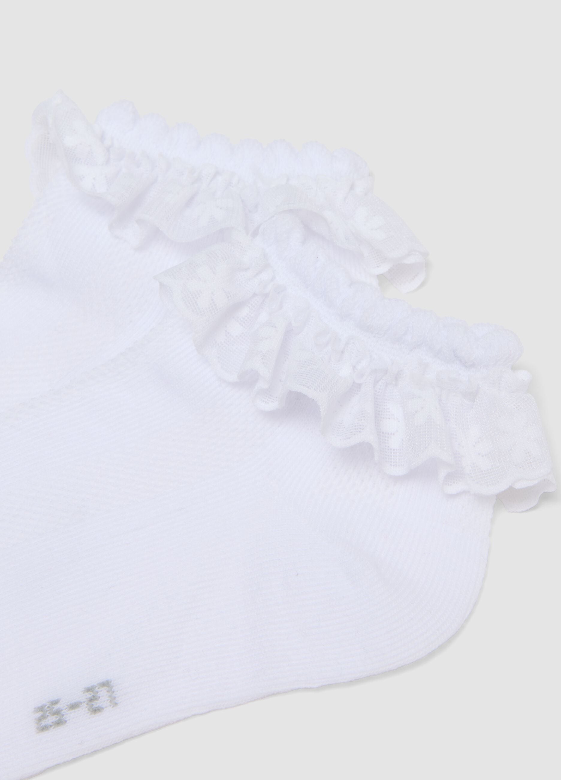 White organic cotton-blend ankle socks with ruffle trim for girls