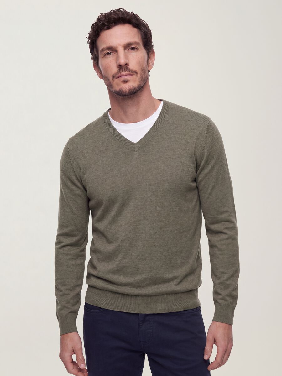 Grey V-neck viscose-blend jumper, regular fit_0