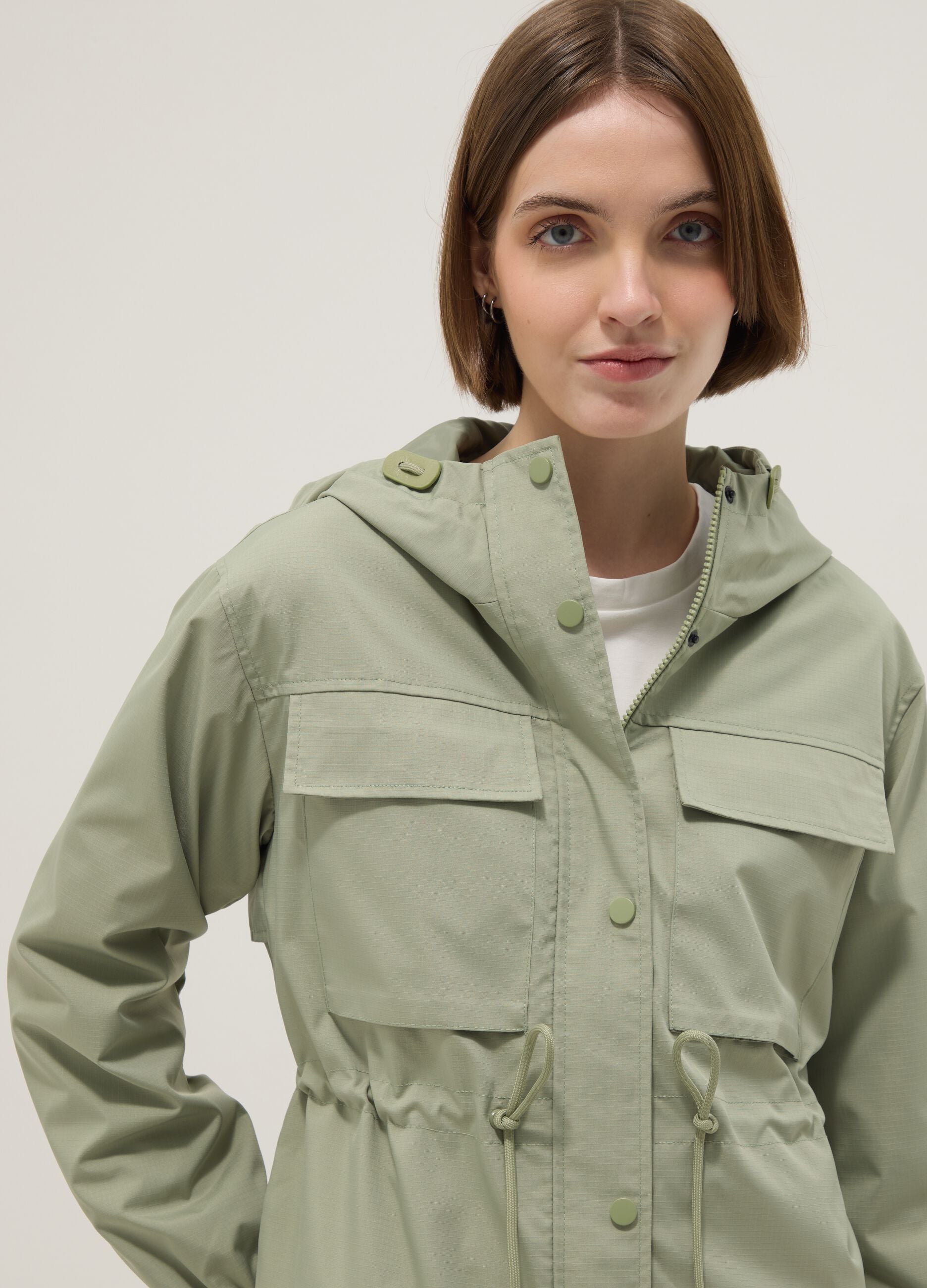 Green waterproof jacket with regular fit, pockets and hood