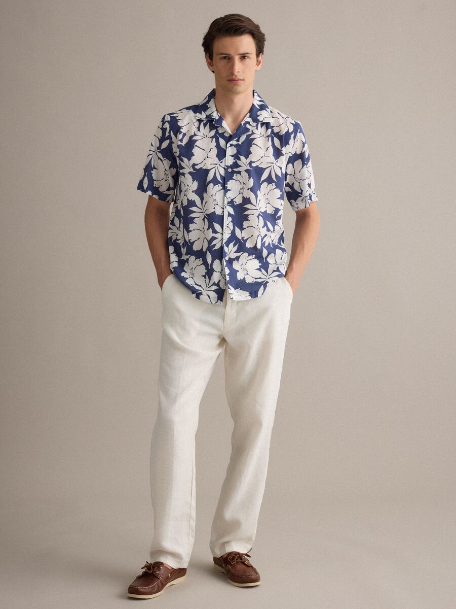 Camicia blu a fiori in cotone organico_2