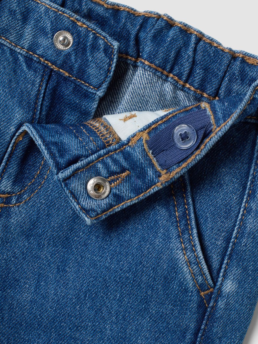Blue denim cargo trousers in a cotton-viscose blend for baby boy_3