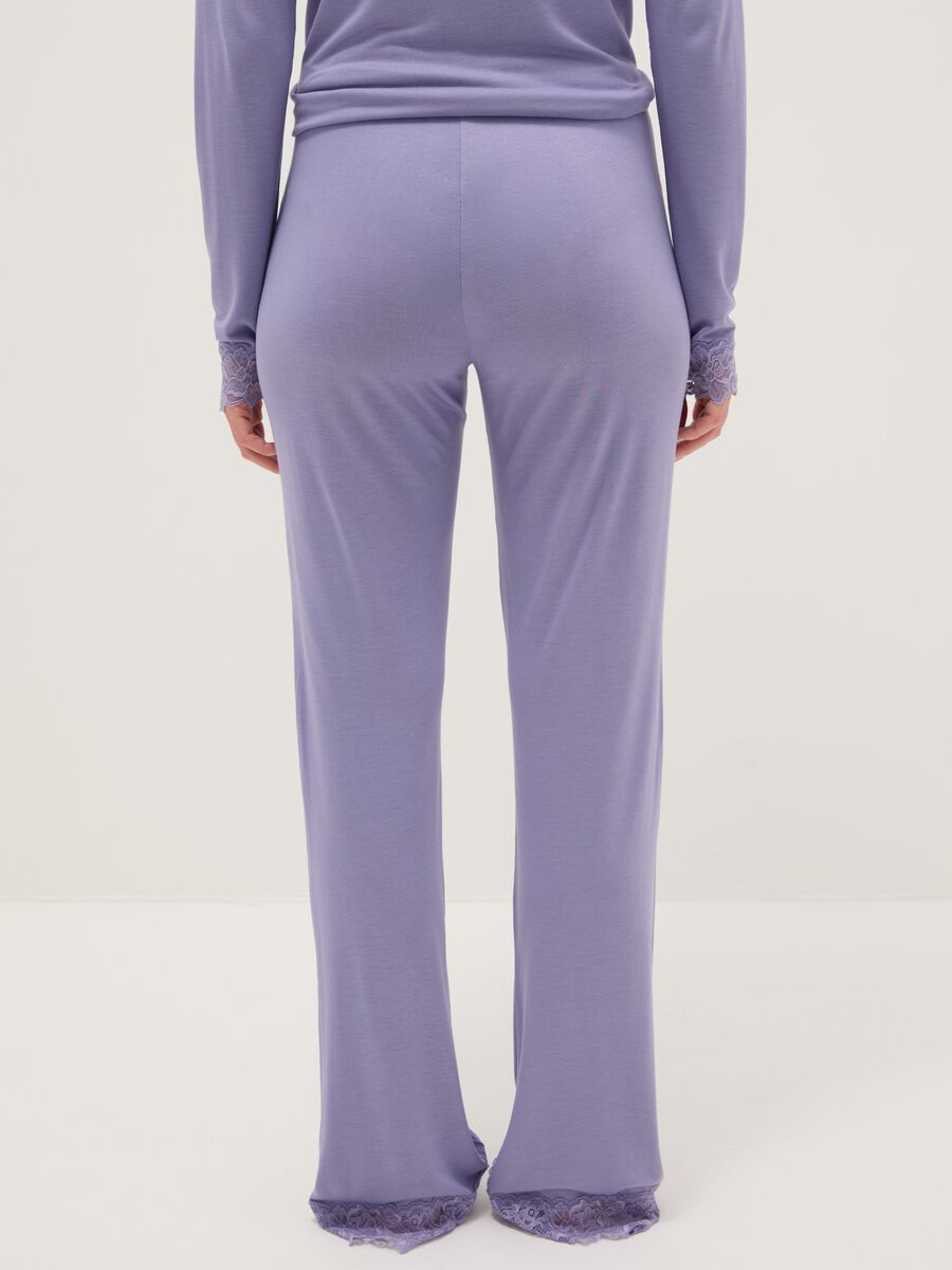 Pantaloni pigiama viola regular fit con dettagli in pizzo_2