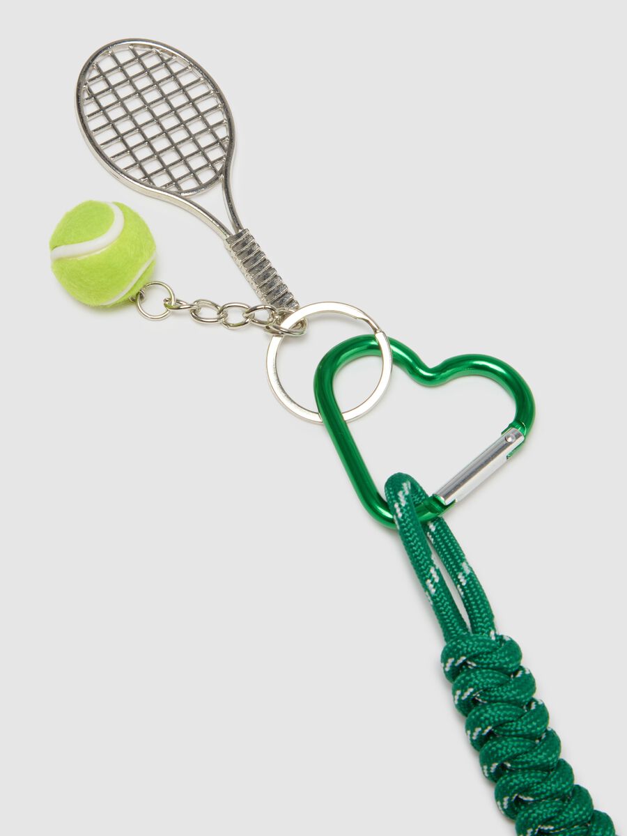 Portachiavi verde a forma di cuore con racchetta da tennis_1