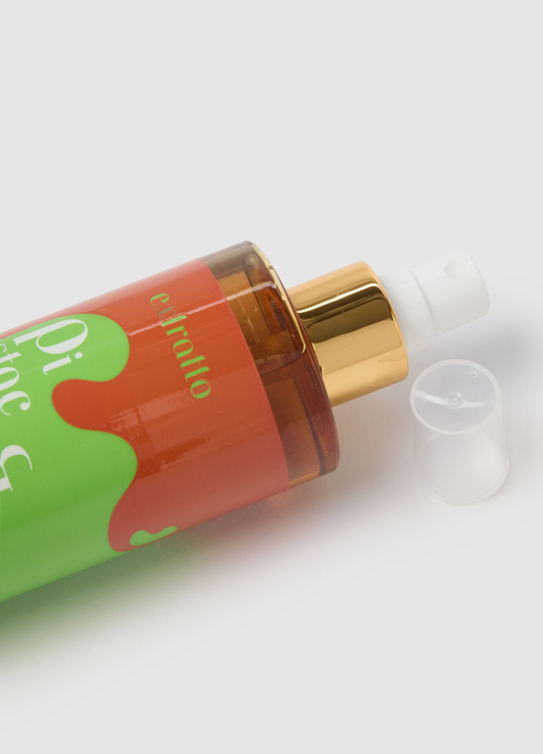 Body Spray with pistachio and caramel notes, indulgent and enveloping, sweet and creamy.