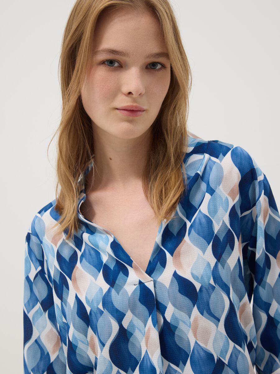 Blue patterned long-sleeve top_3