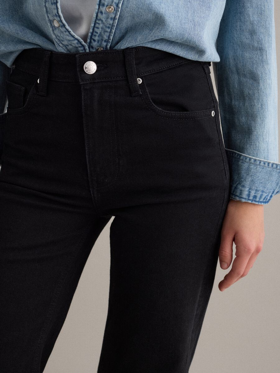 Jeans bootcut neri in cotone elasticizzato_3