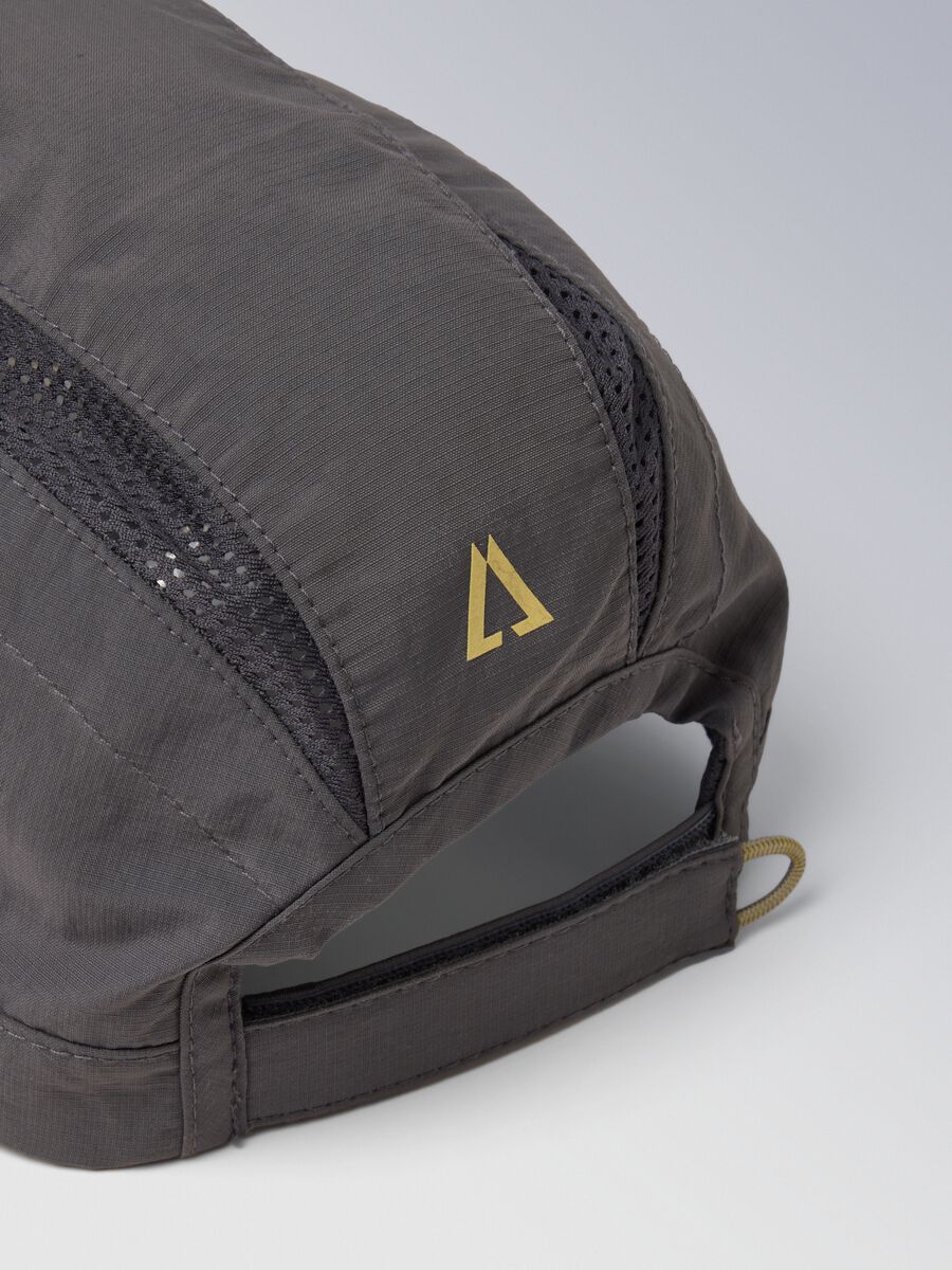 Running cap with breathable inserts ALTAVIA WITH DEBORAH COMPAGNONI_1