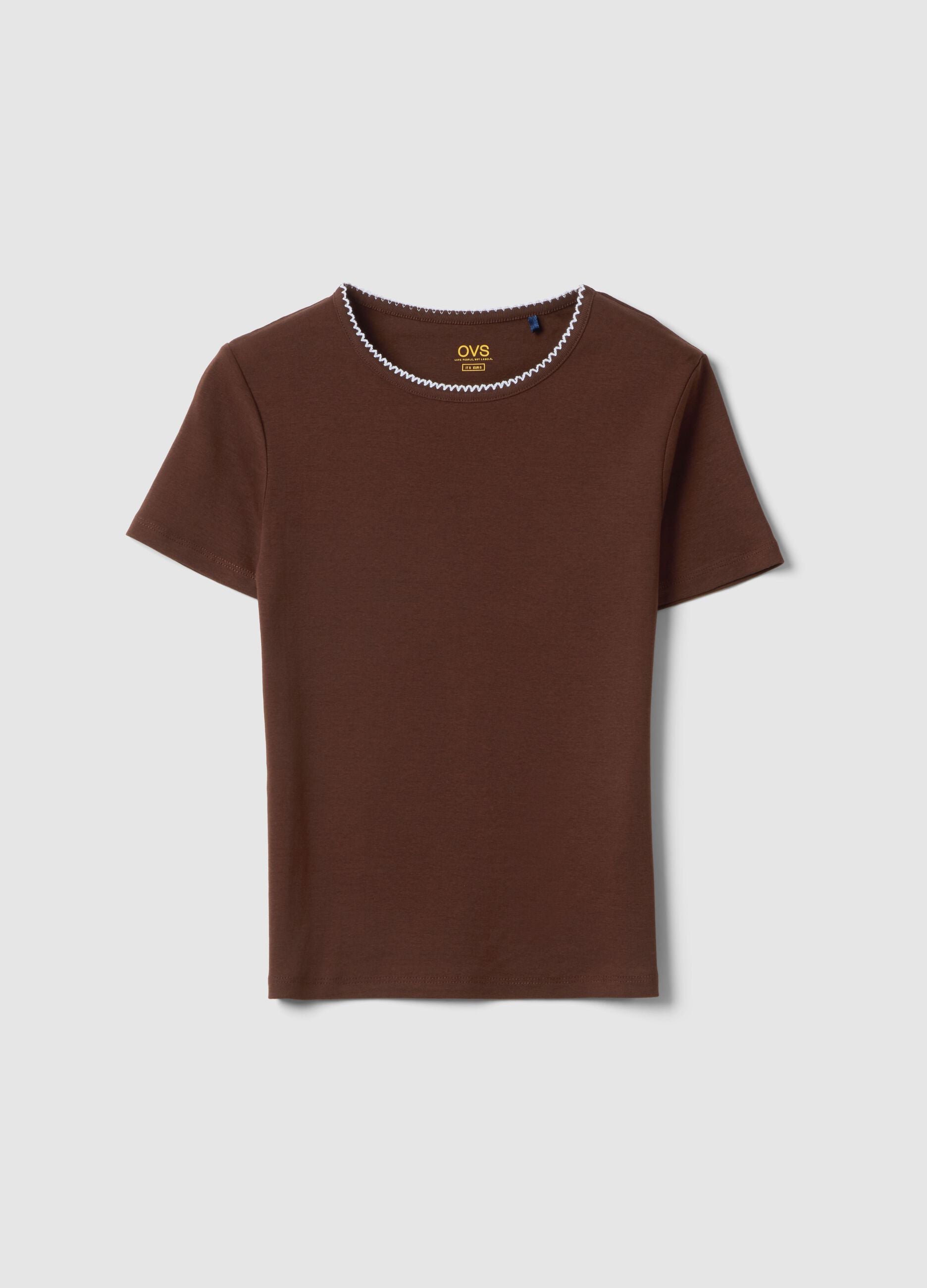 Brown pure cotton regular fit t-shirt with contrast stitching