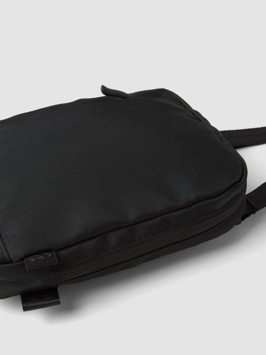 Borsello idrorepellente nero a tracolla con zip_1