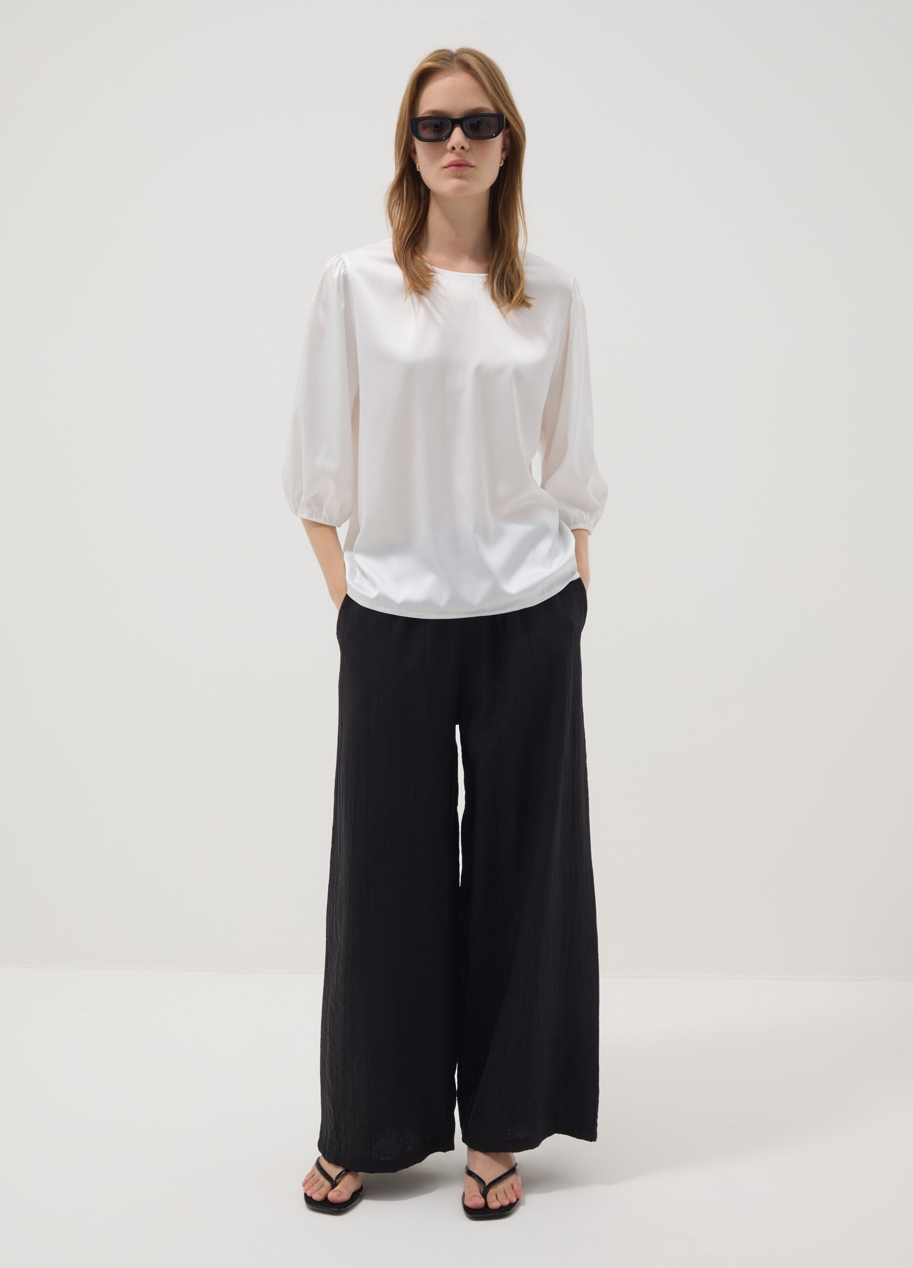 Black palazzo trousers in a viscose blend