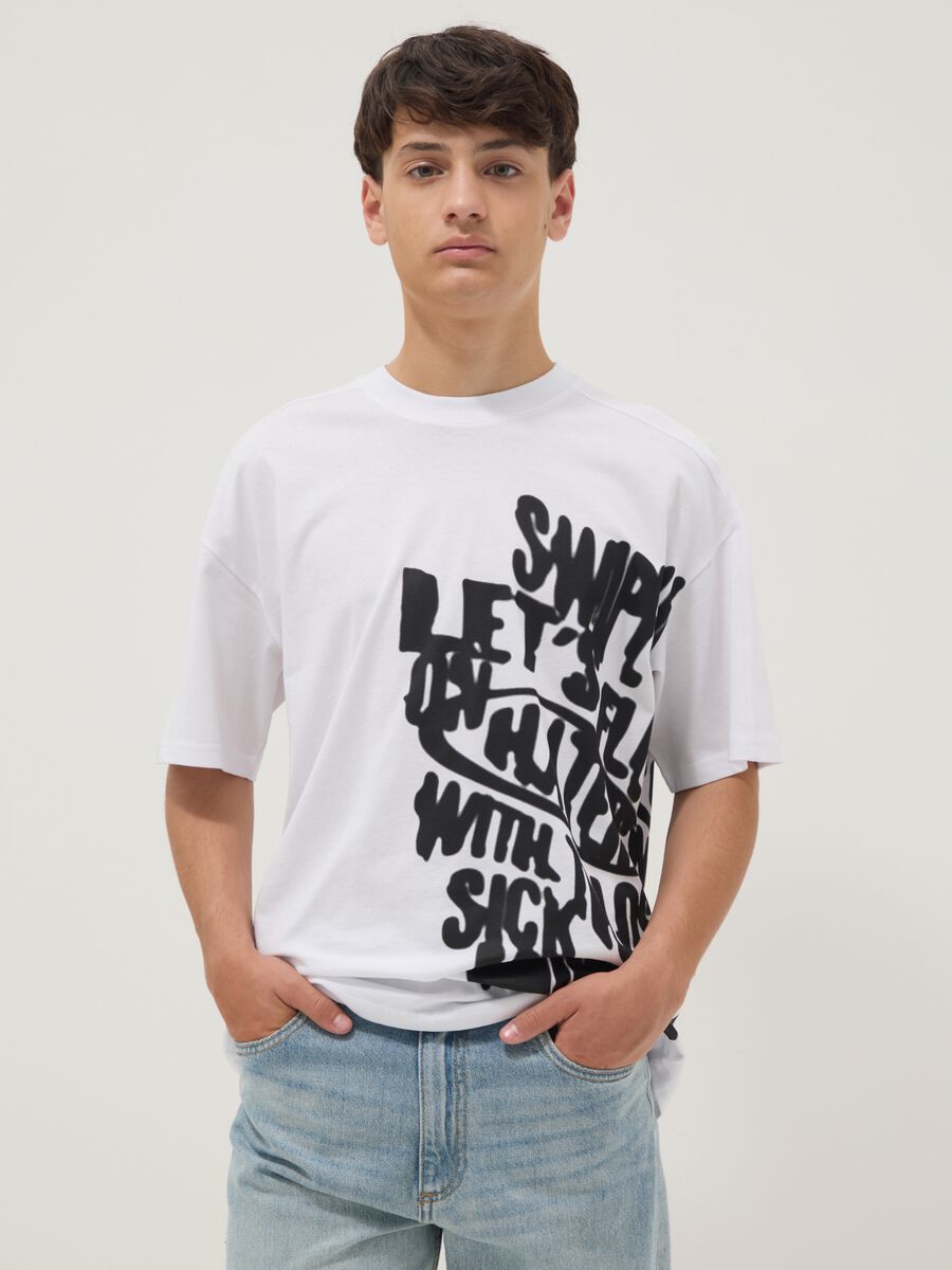 T-shirt bianca in puro cotone da ragazzo oversize fit con stampa_0