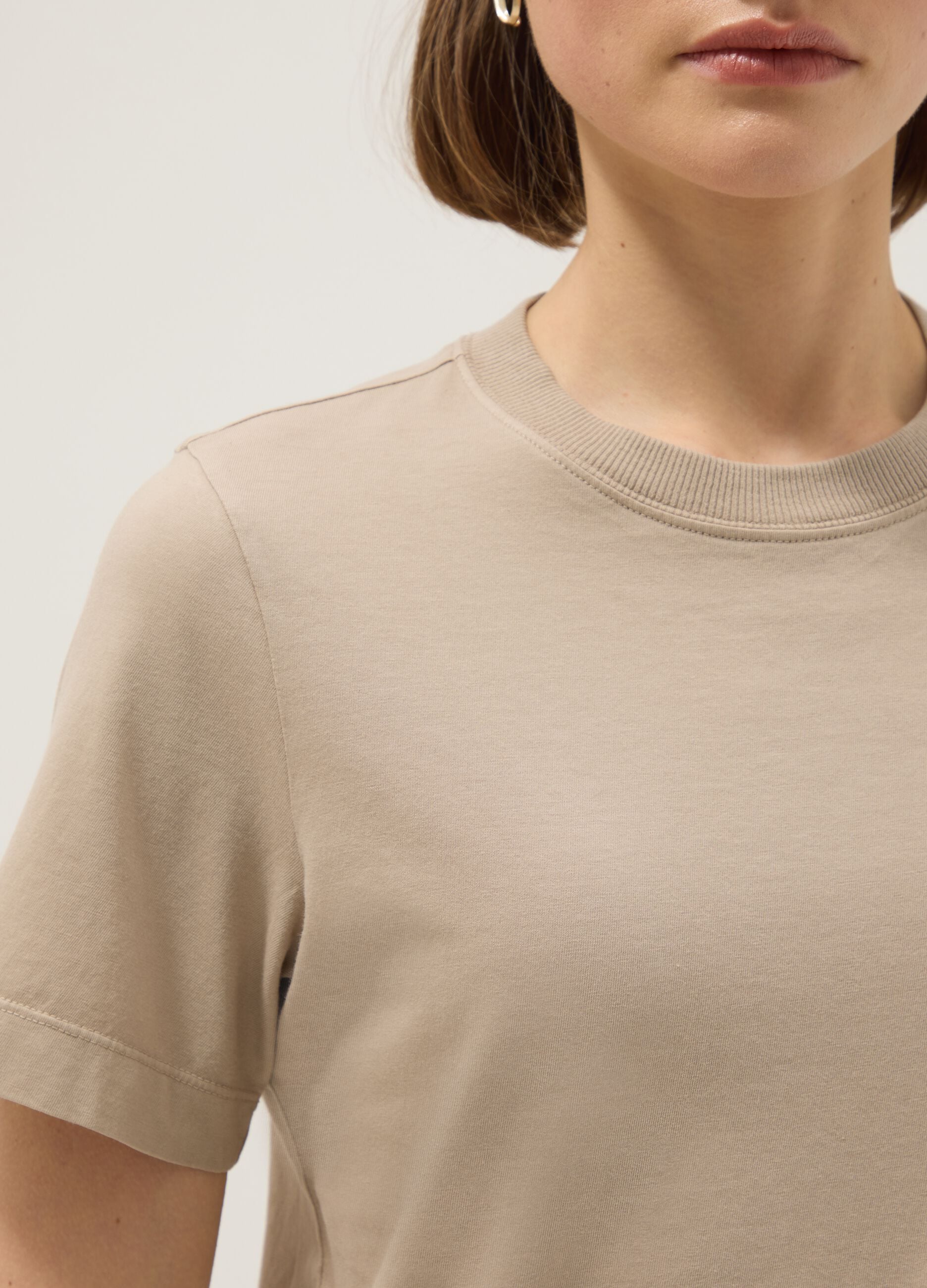 Short-sleeved beige T-shirt in pure Italian cotton