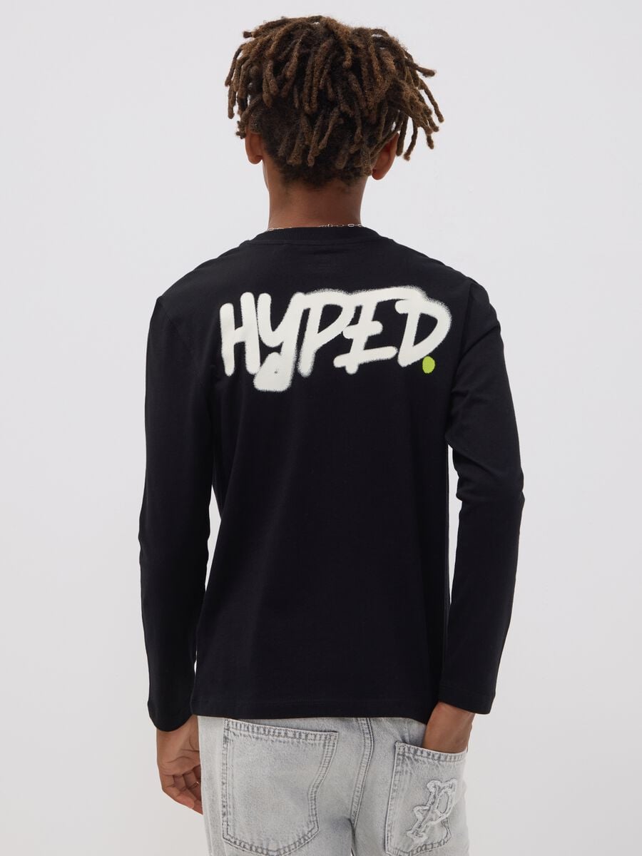 Black organic cotton T-shirt with &ldquo;Hyped&rdquo; print for boys_2