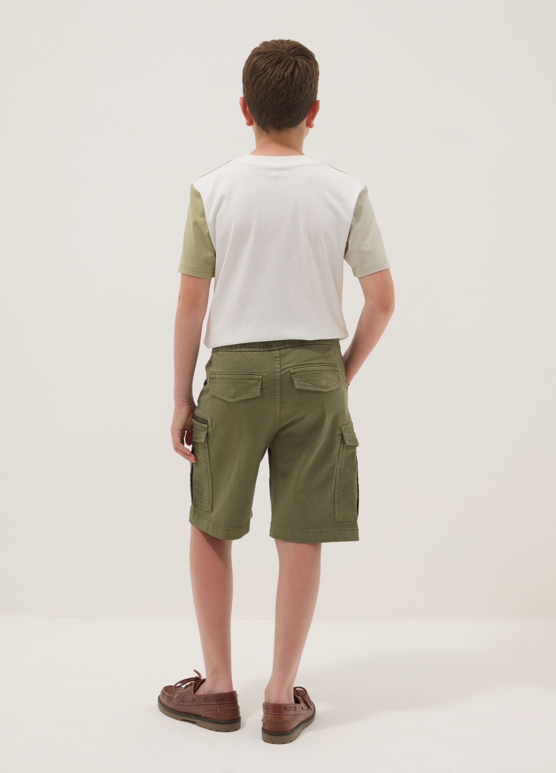 Green stretch cotton cargo shorts
